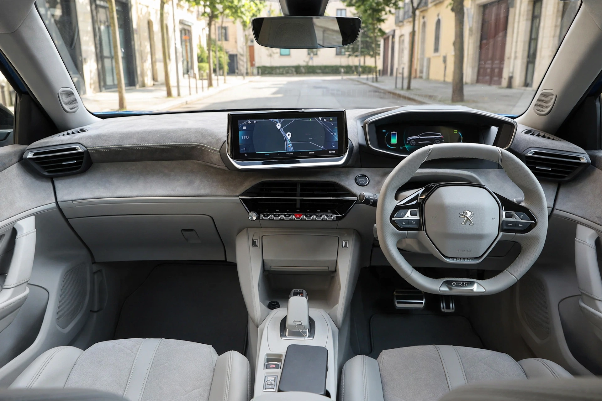 Interior oficial del Peugeot E-2008 Eléctrico 156