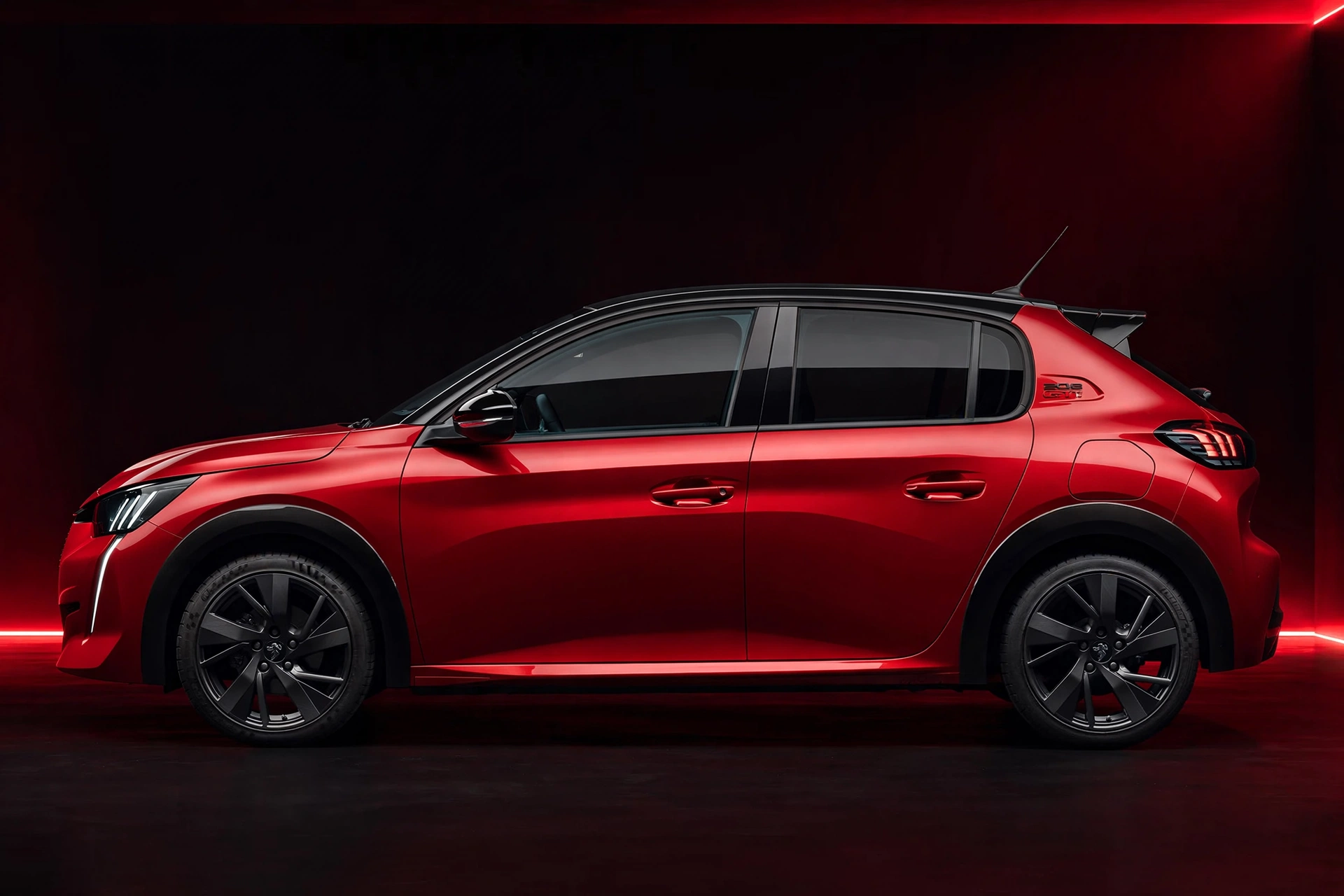 Peugeot E-208 GTi, vista lateral