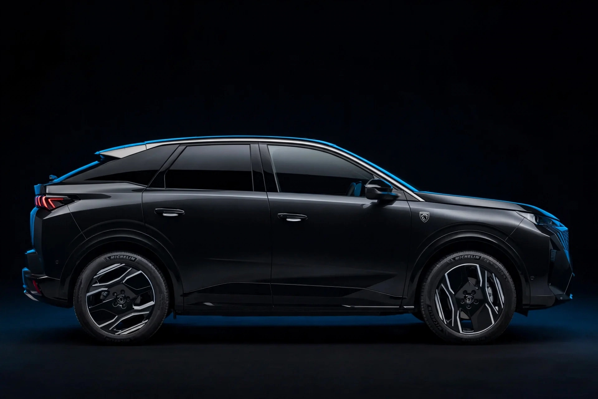 Peugeot E-3008 Long Range 230, vista lateral