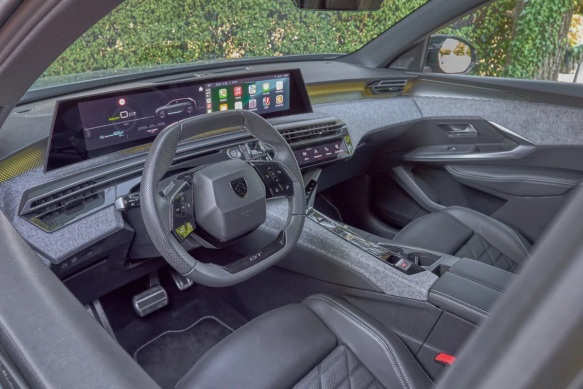 Interior oficial del Peugeot E-5008