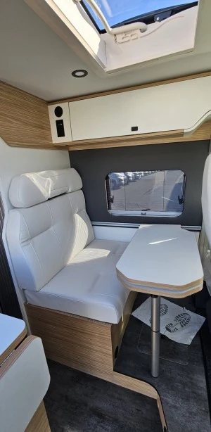 Interior de la Pilote V600G, baño 3-en-1