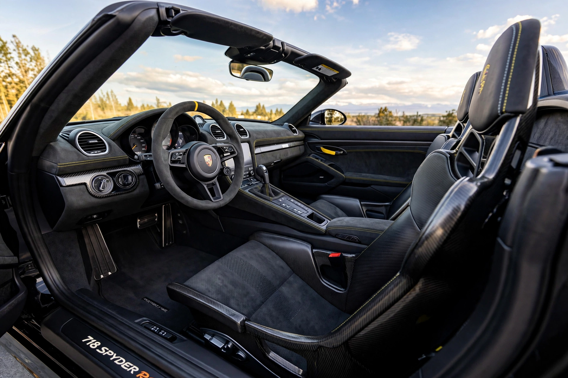 Interior oficial del Porsche 718 Spyder RS
