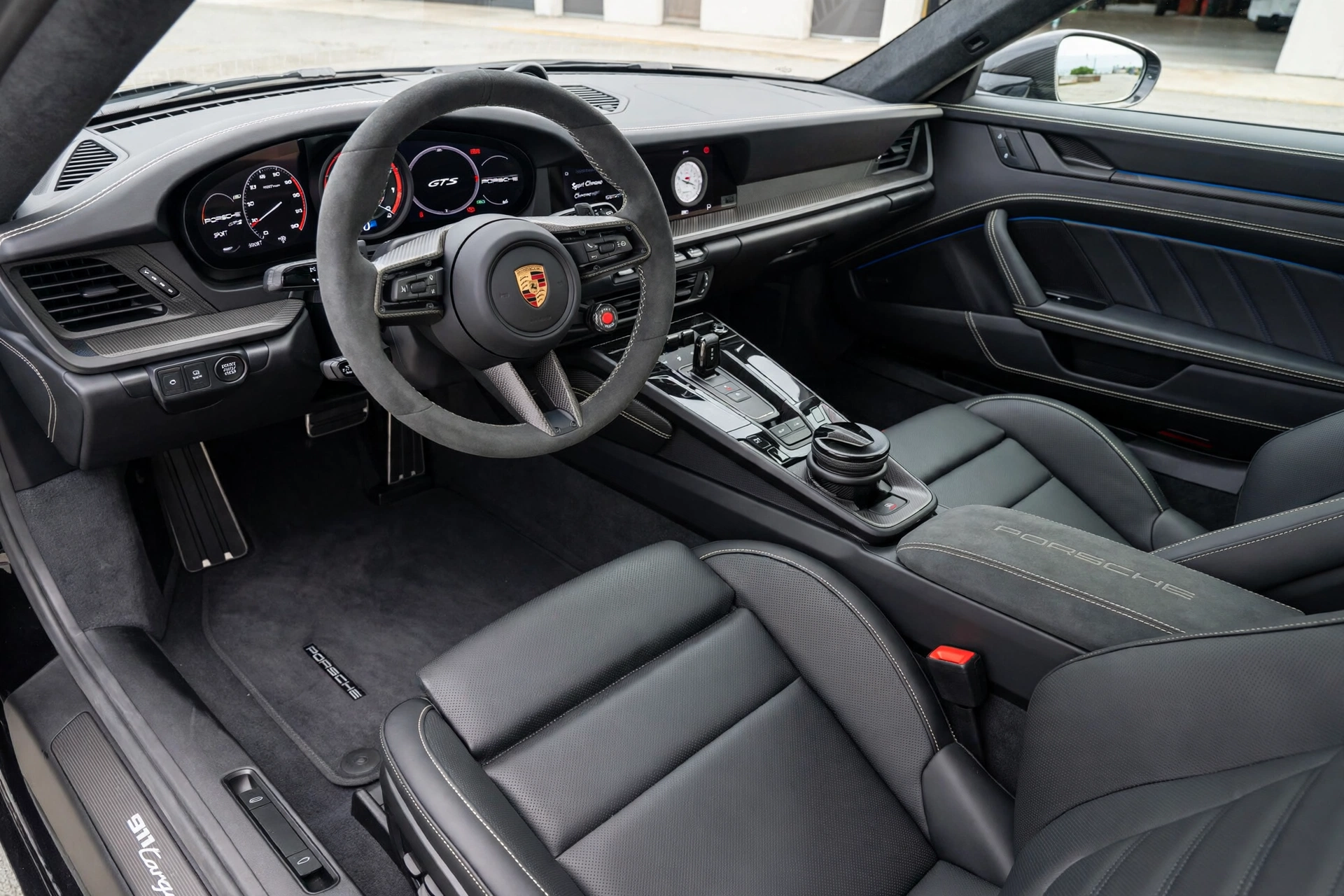 Interior del Porsche 911 Carrera GTS 2026