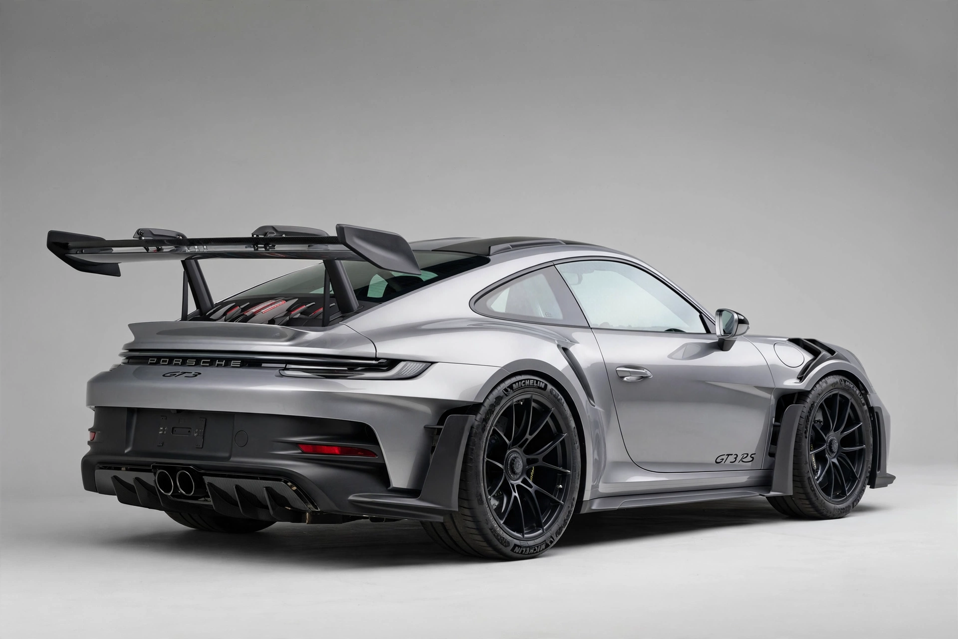 Porsche 911 GT3 RS 2025, vista tres cuartos trasera