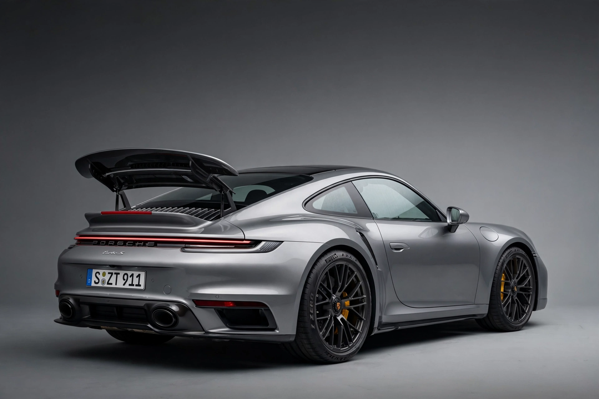 Porsche 911 Turbo S 2026, vista tres cuartos trasera