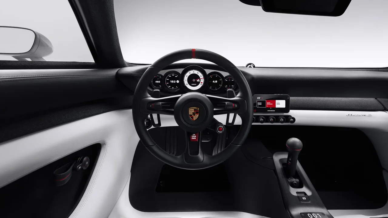 Interior del Porsche Mission S con cinco relojes redondos y cuentarrevoluciones de 8.000 rpm