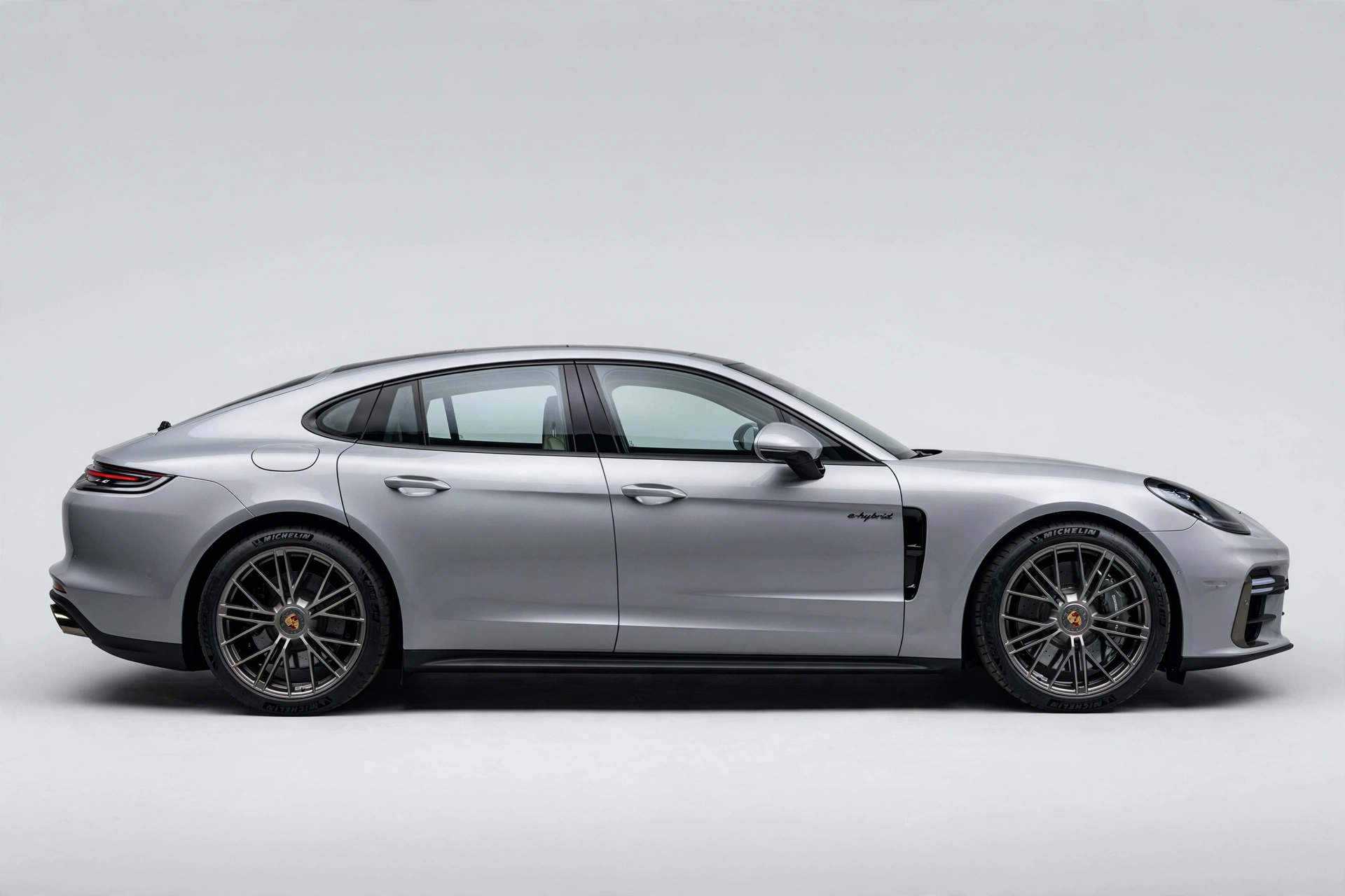 Porsche Panamera 2026, vista tres cuartos