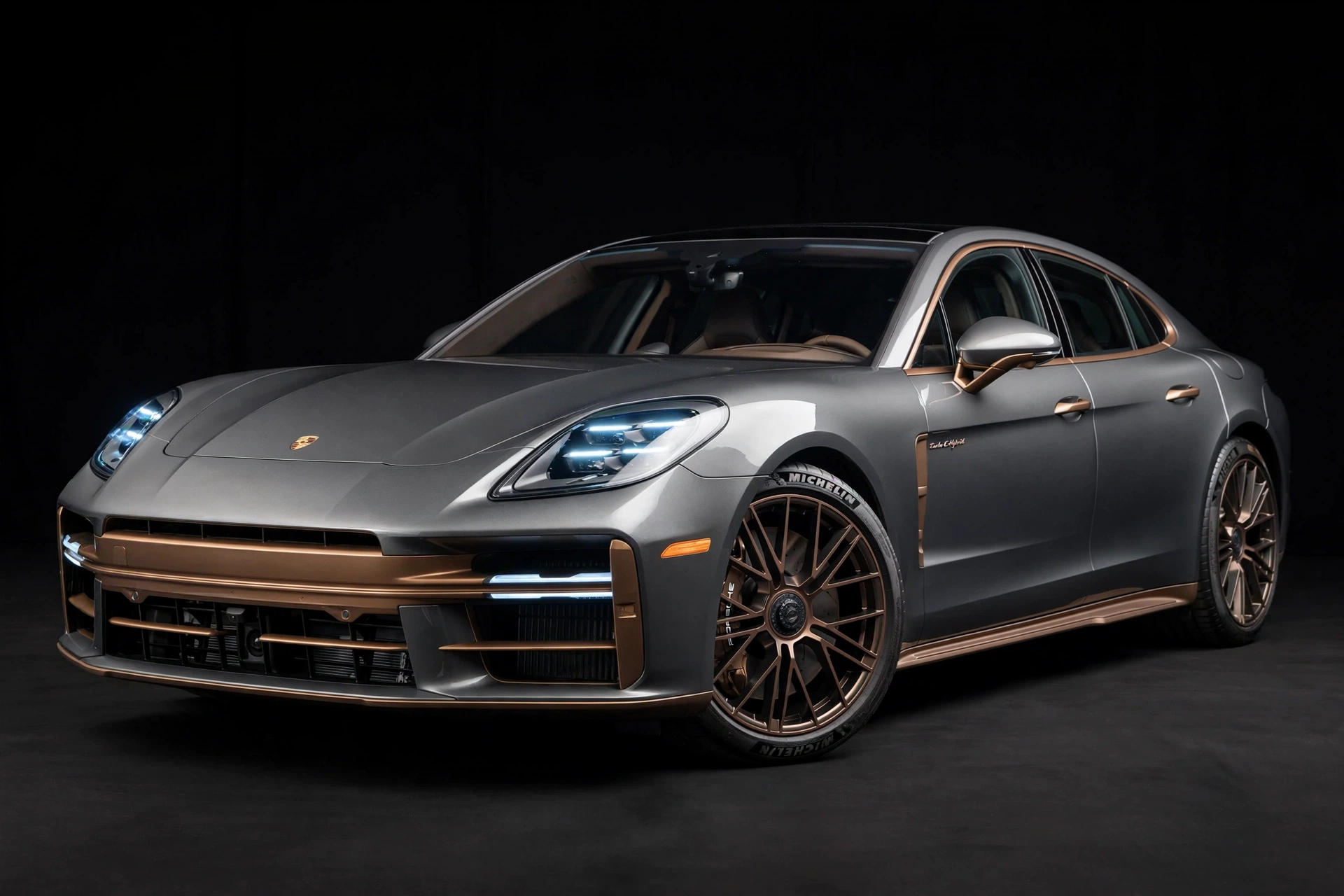 Porsche Panamera Turbo E-Hybrid 2026, vista frontal