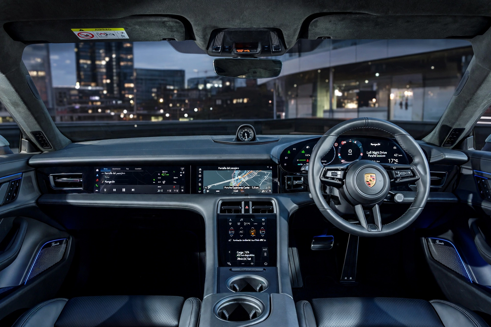 Interior oficial del Porsche Taycan