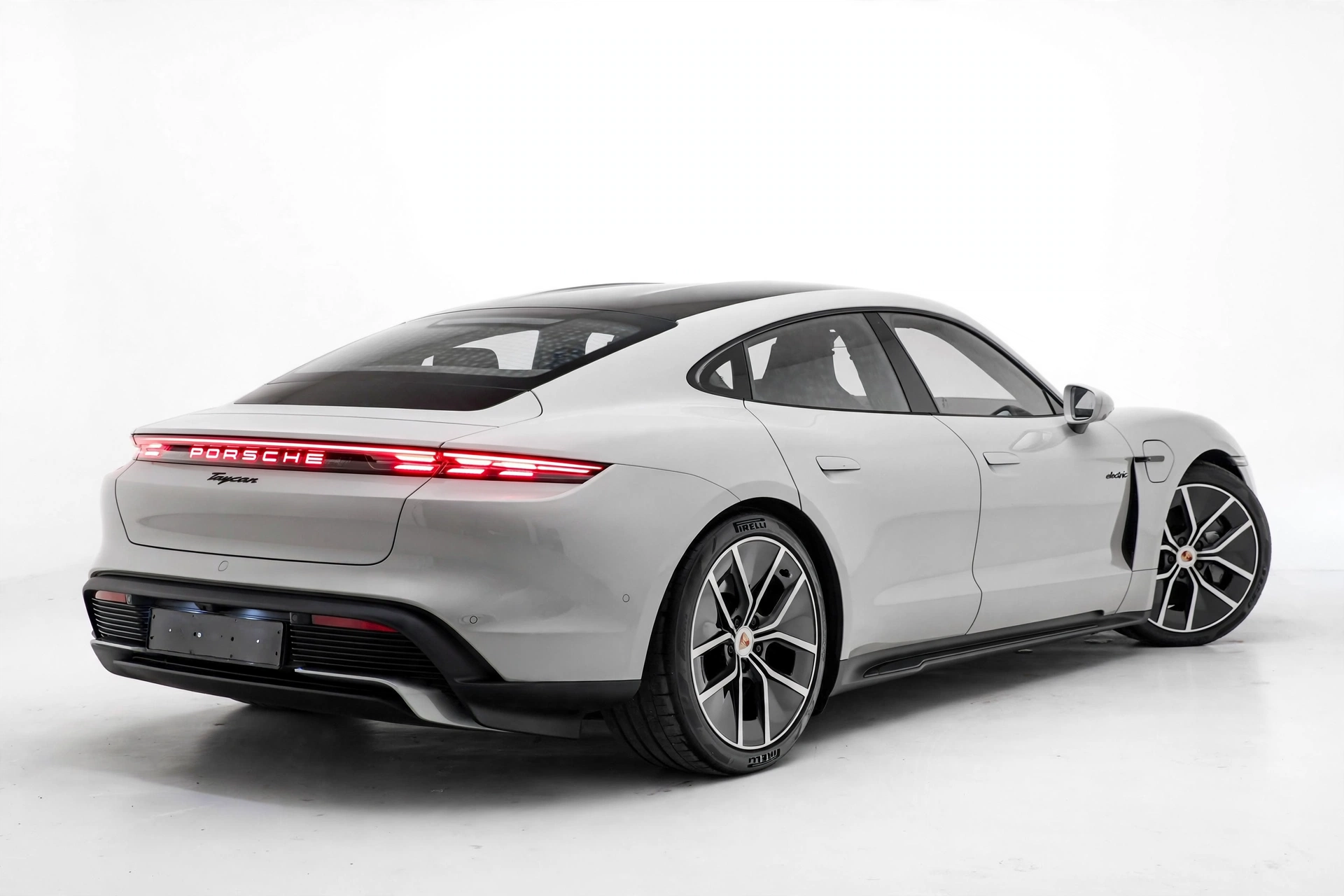Porsche Taycan 2026, vista tres cuartos trasera