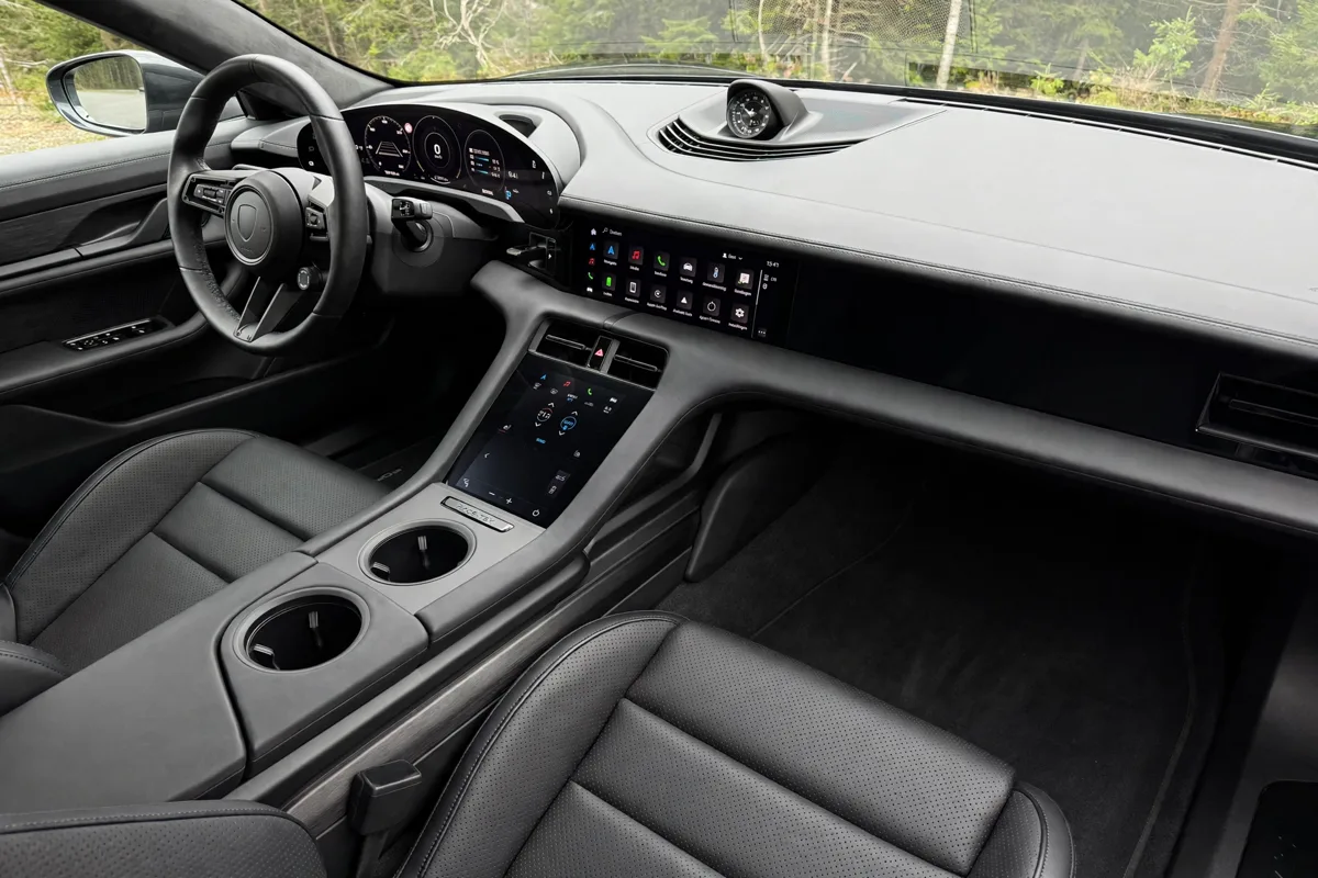 Interior oficial del Porsche Taycan GTS