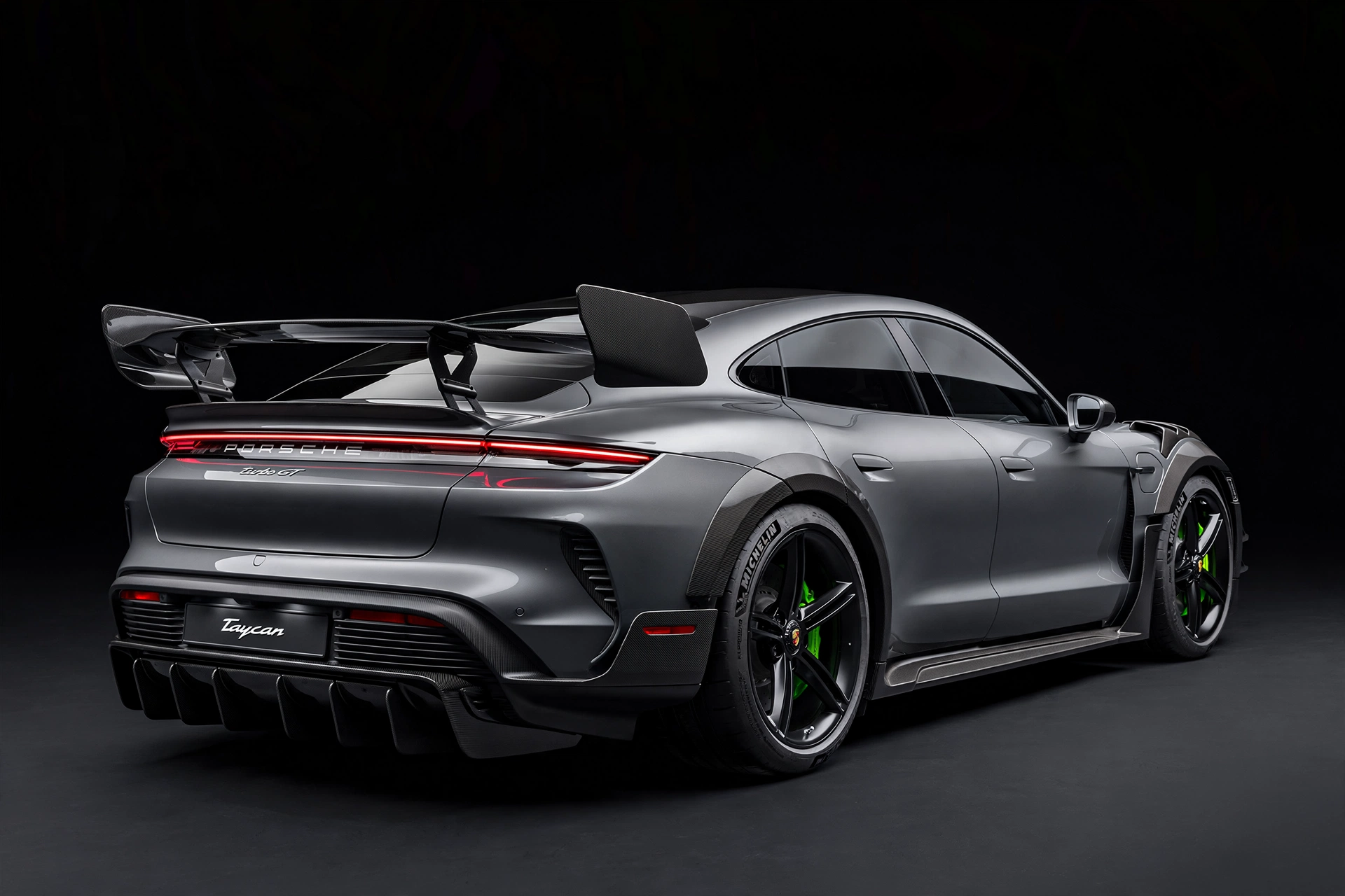 Porsche Taycan Turbo GT 2026, vista tres cuartos