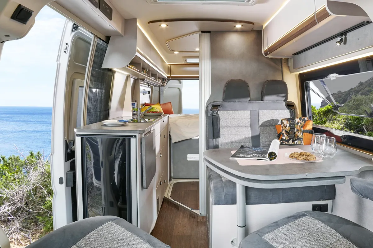 Interior del Pössl Summit 600