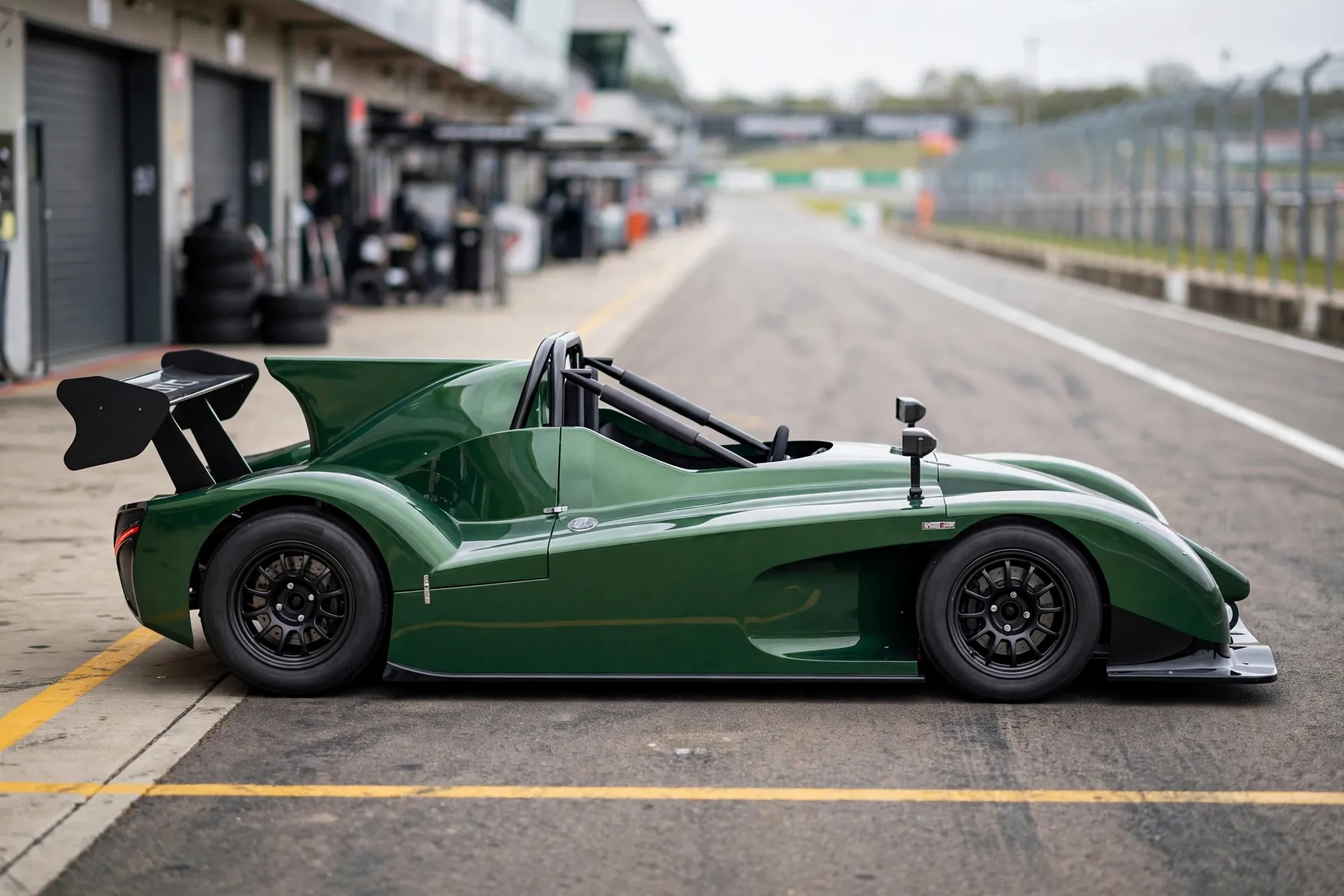 Radical SR1 XXR, vista lateral en el pit lane