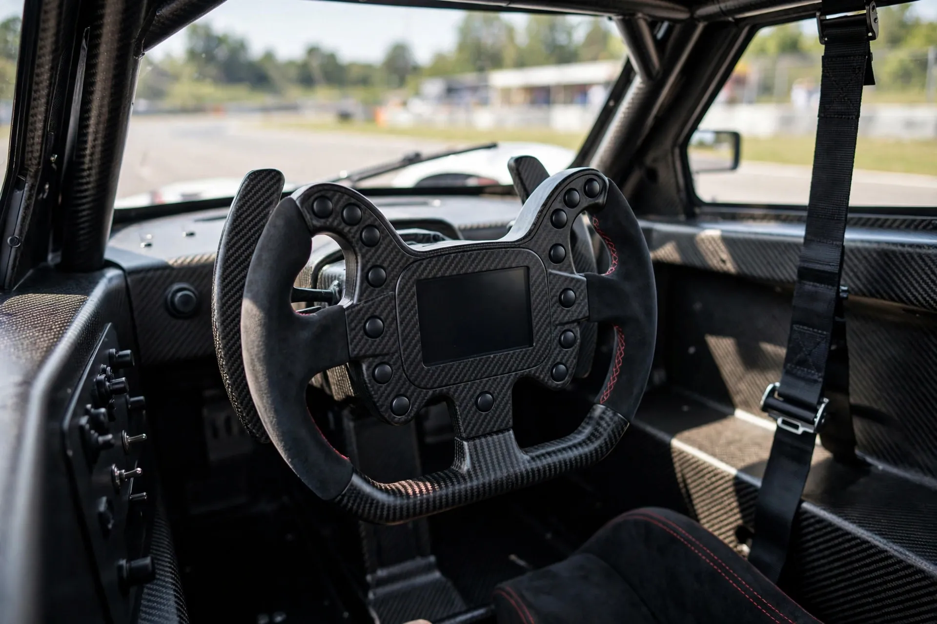 Interior oficial del Radical SR3 XXR