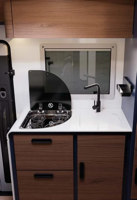 Cocina del Rimor SuperBrig (foto del catálogo oficial 2026-27)