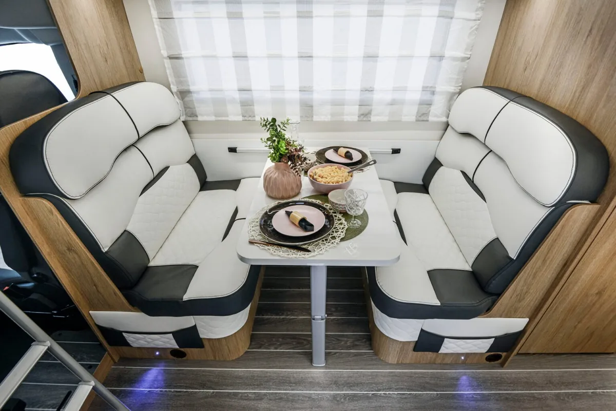 Interior del Roller Team Auto Roller 746