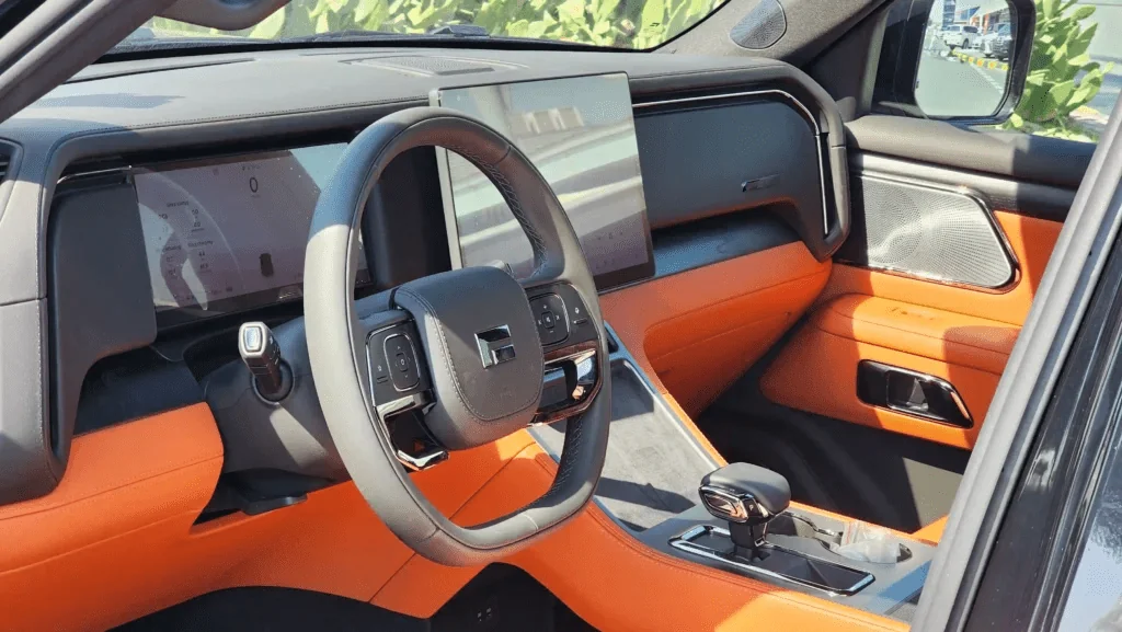 Interior oficial del Rox Motor 01