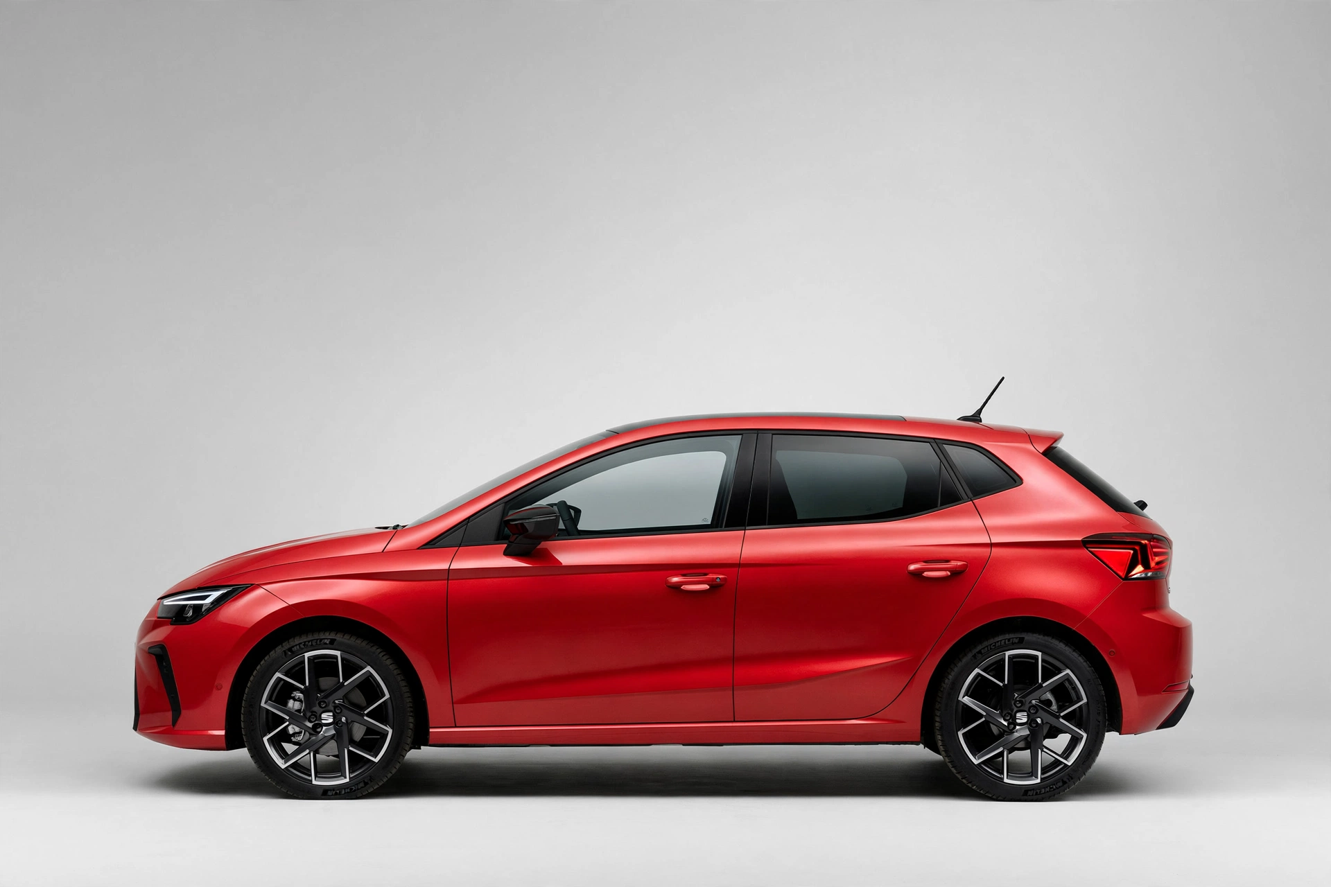 SEAT Ibiza 1.0 TSI, vista lateral del urbano