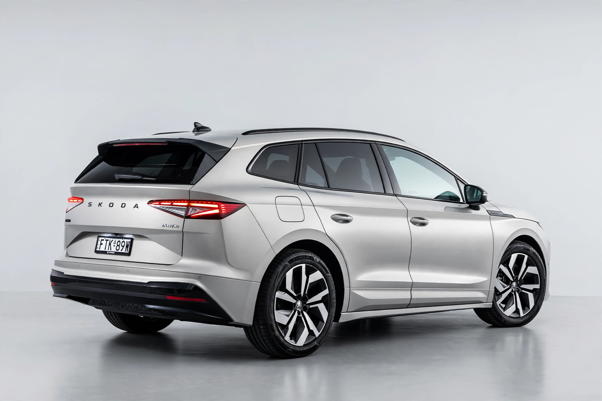 Skoda Enyaq 85, vista tres cuartos trasera
