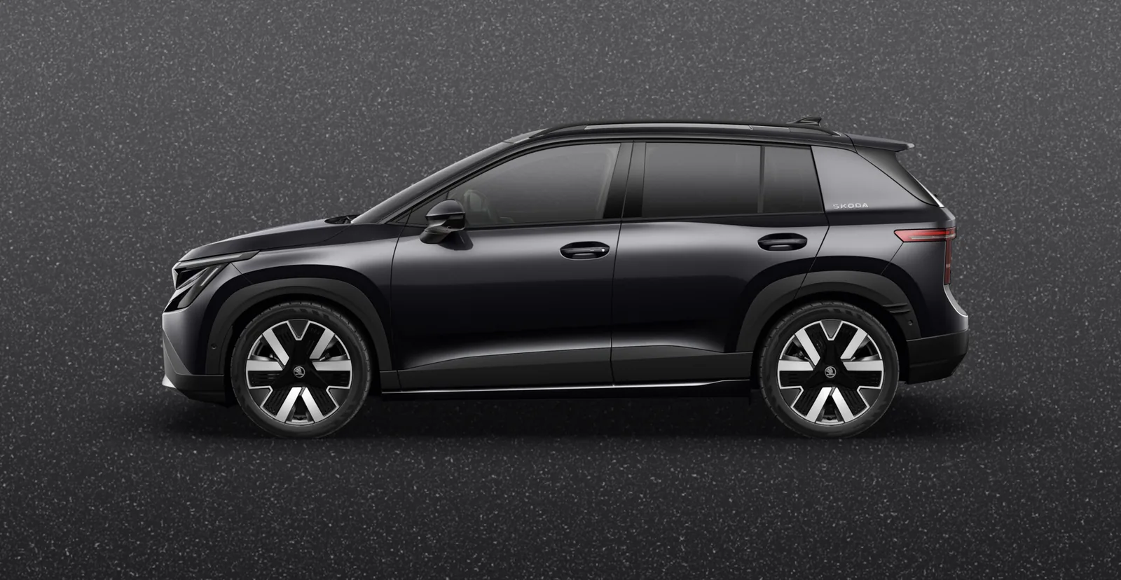 Skoda Epiq en negro, perfil lateral con llantas de diseño deportivo