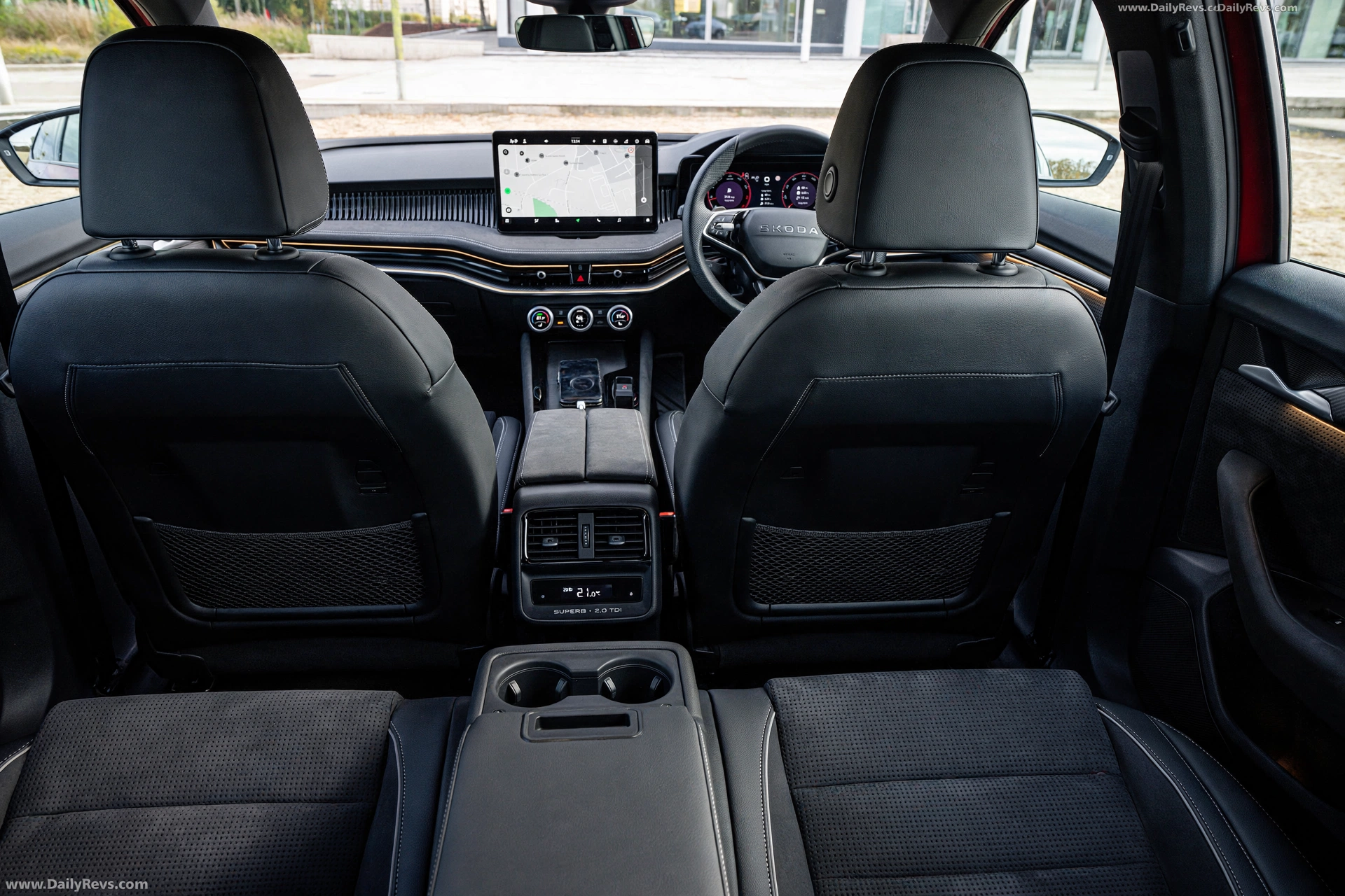 Interior oficial del Skoda Superb 2.0 TDI