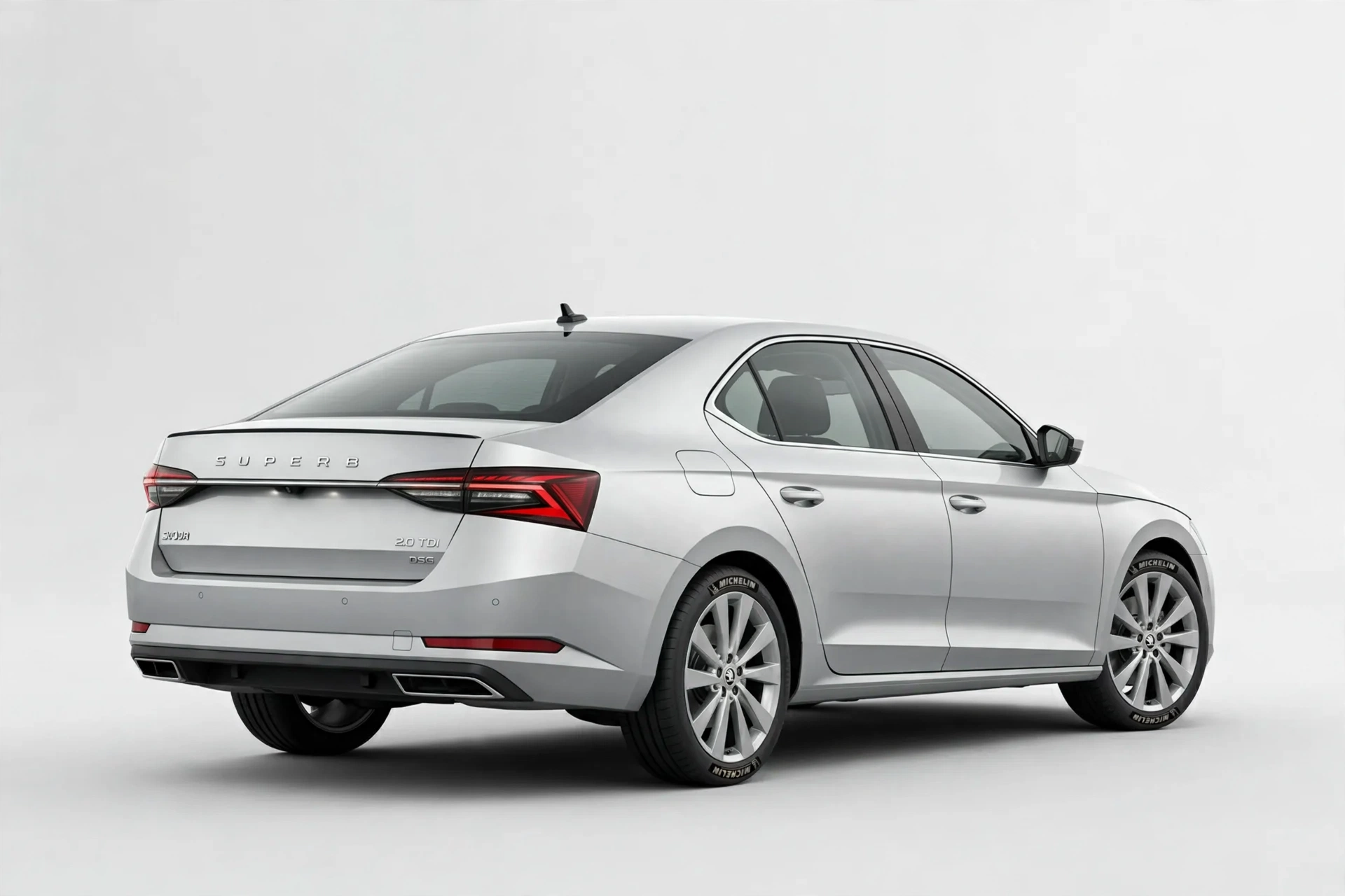 Skoda Superb 2.0 TDI, vista tres cuartos trasera