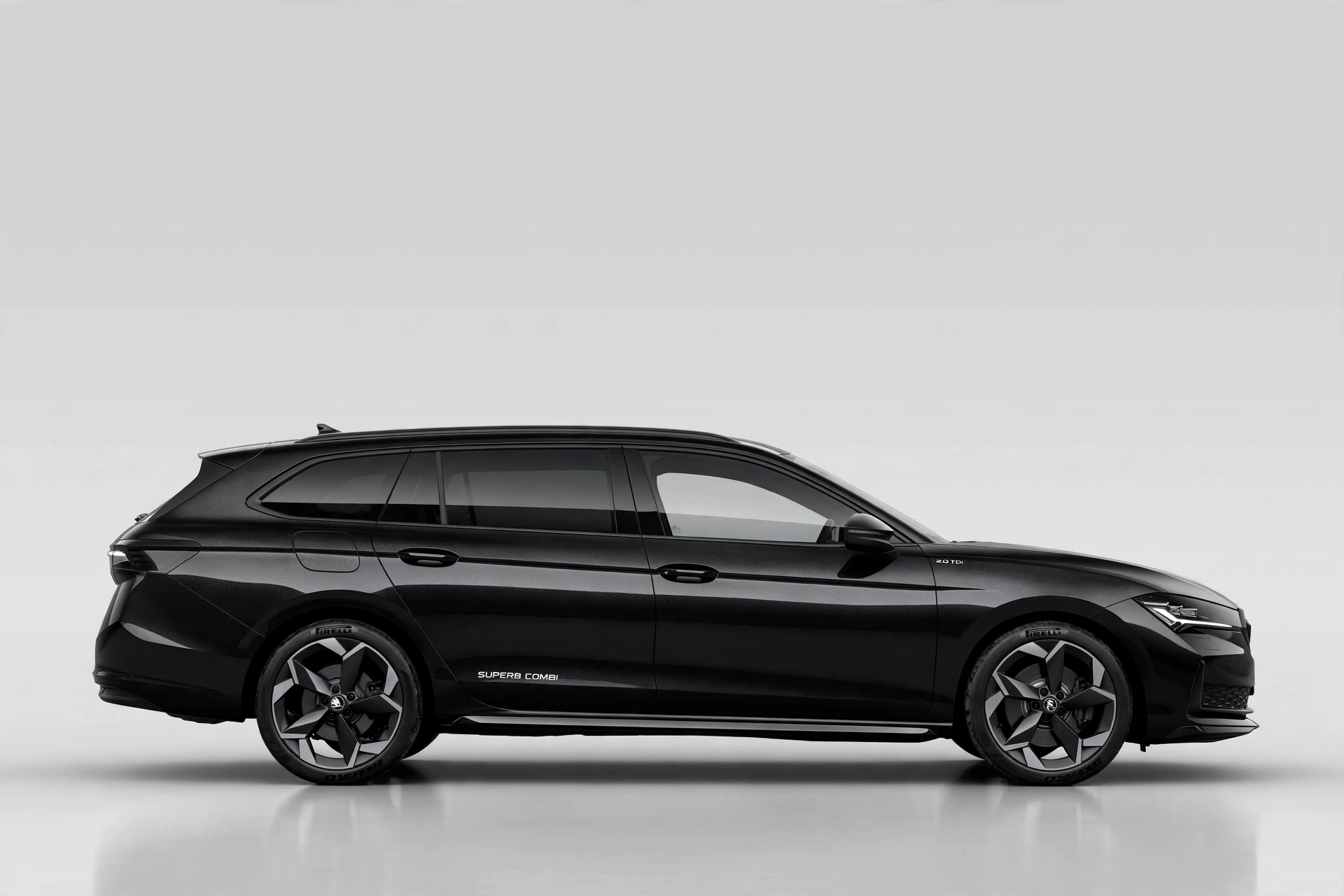 Skoda Superb Combi 2.0 TDI, vista lateral