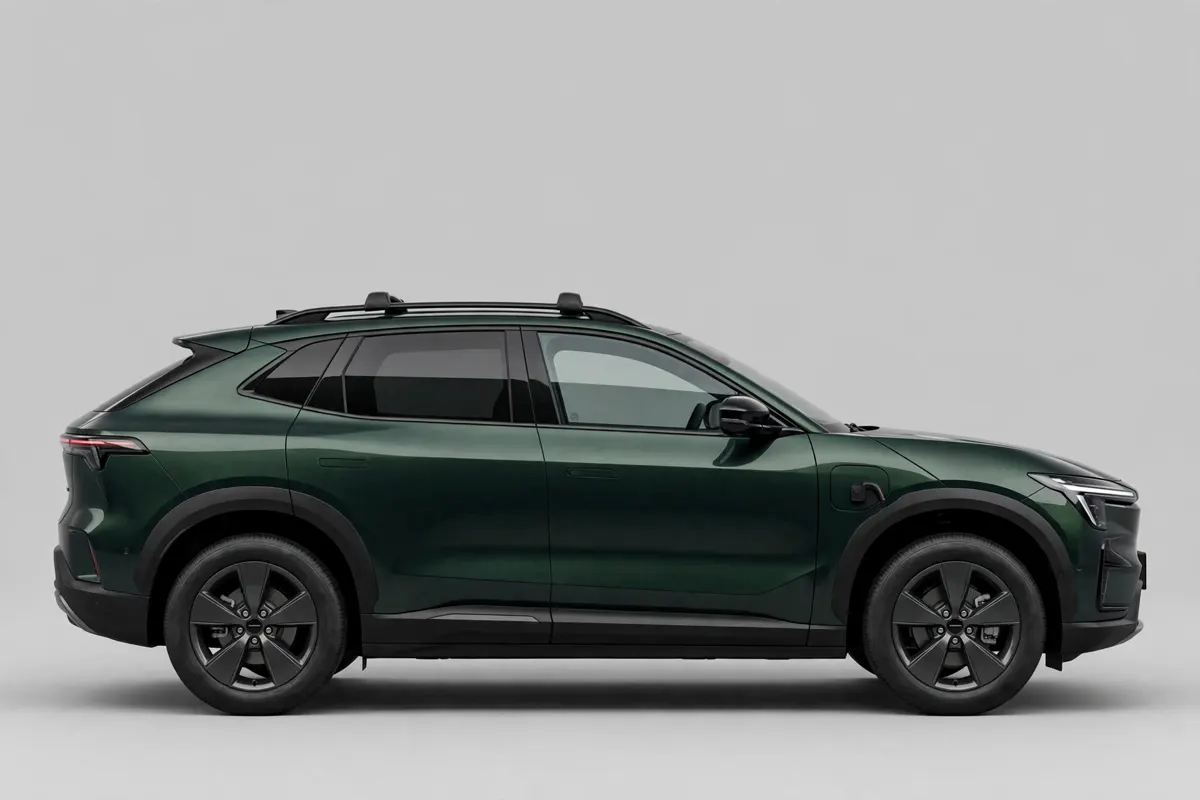 Subaru Solterra Trek 4WD verde oscuro, vista lateral completa
