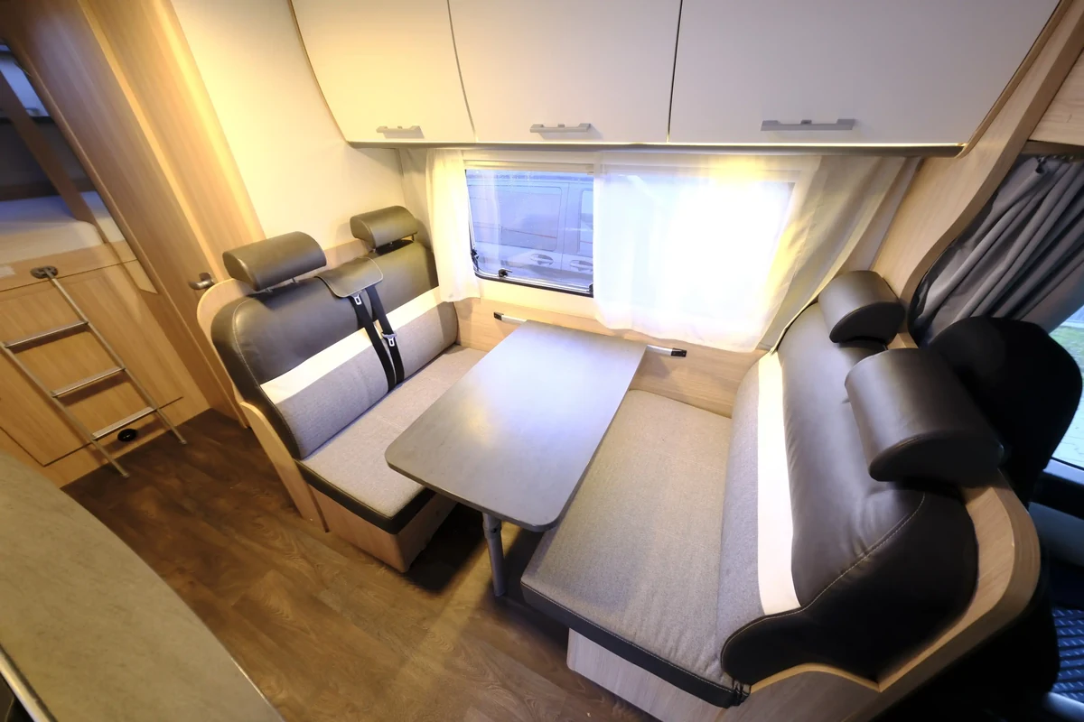 Interior oficial de la Sunlight A 70