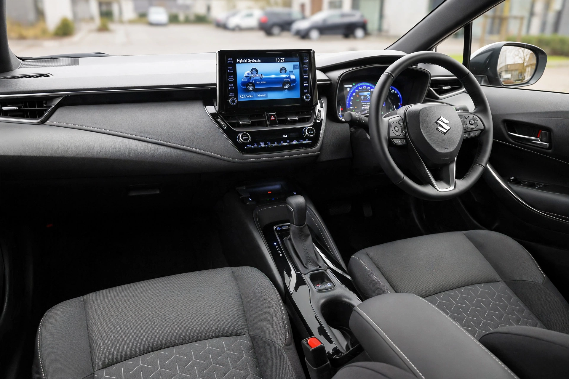Interior oficial del Suzuki Swace 1.8 Hybrid