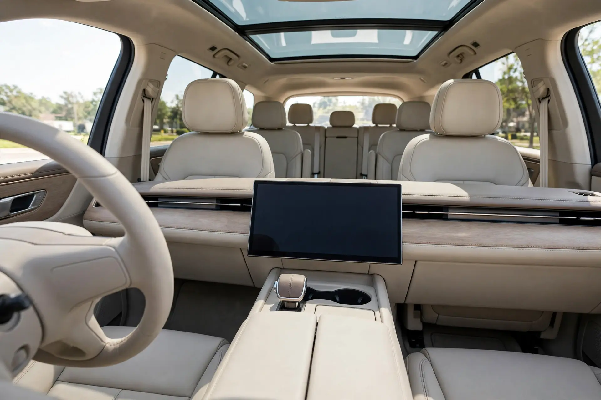 Interior oficial del Tank 500 HEV