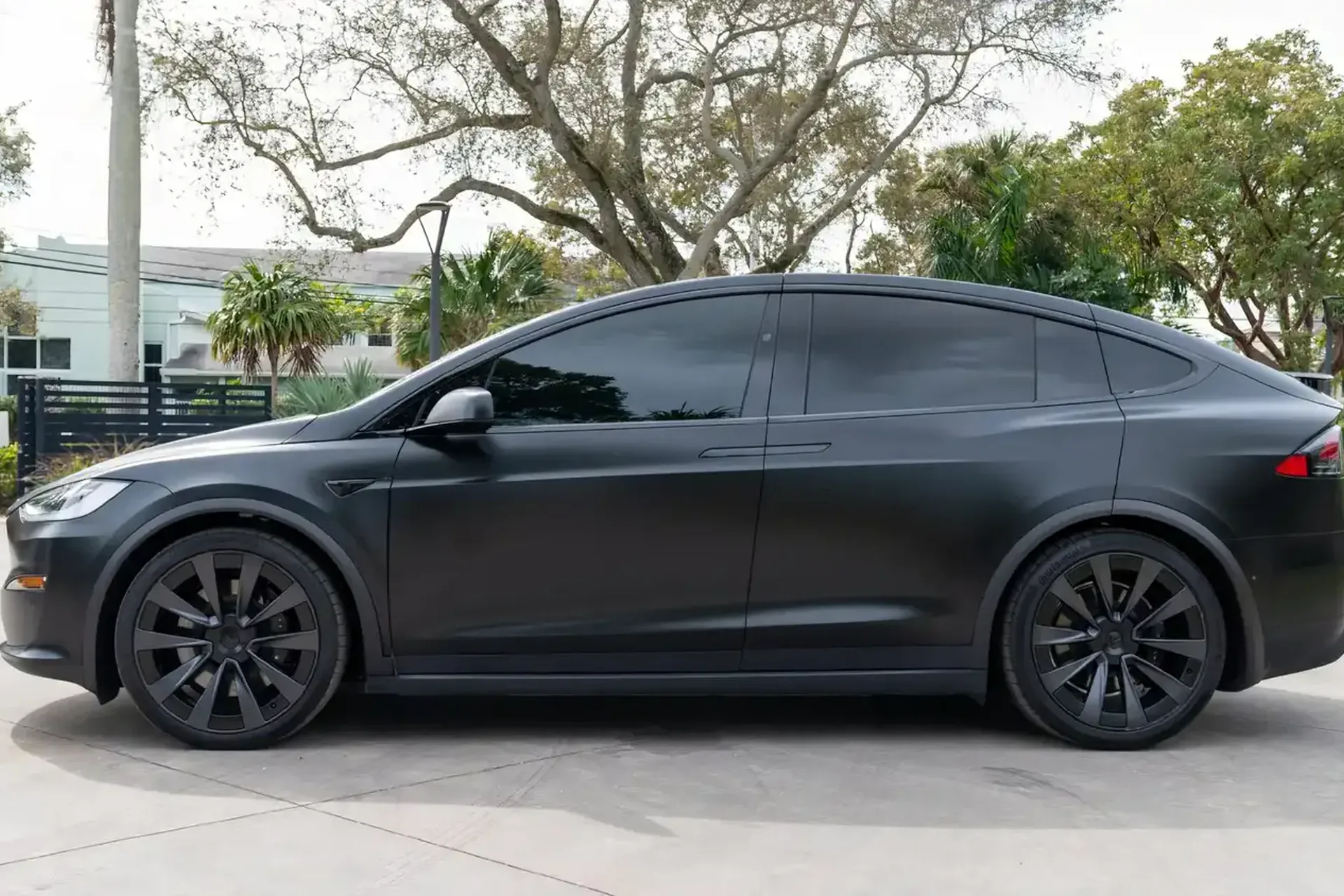 Tesla Model X Plaid 2026 con puertas Falcon Wing