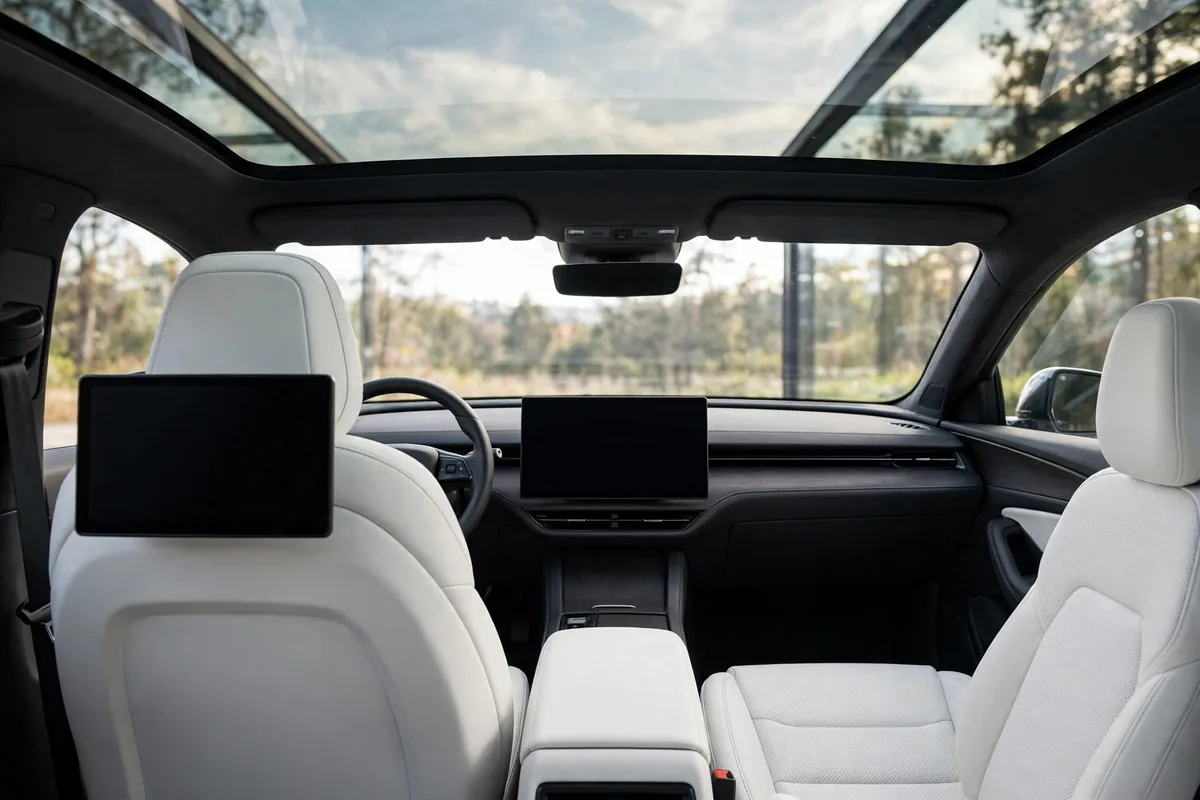 Interior oficial del Tesla Model Y Gran Autonomía Tracción Total