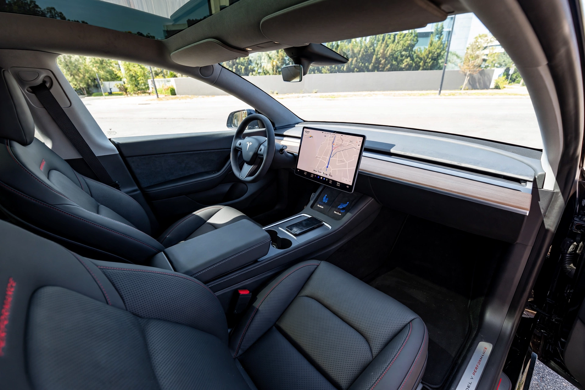 Interior oficial del Tesla Model Y Performance