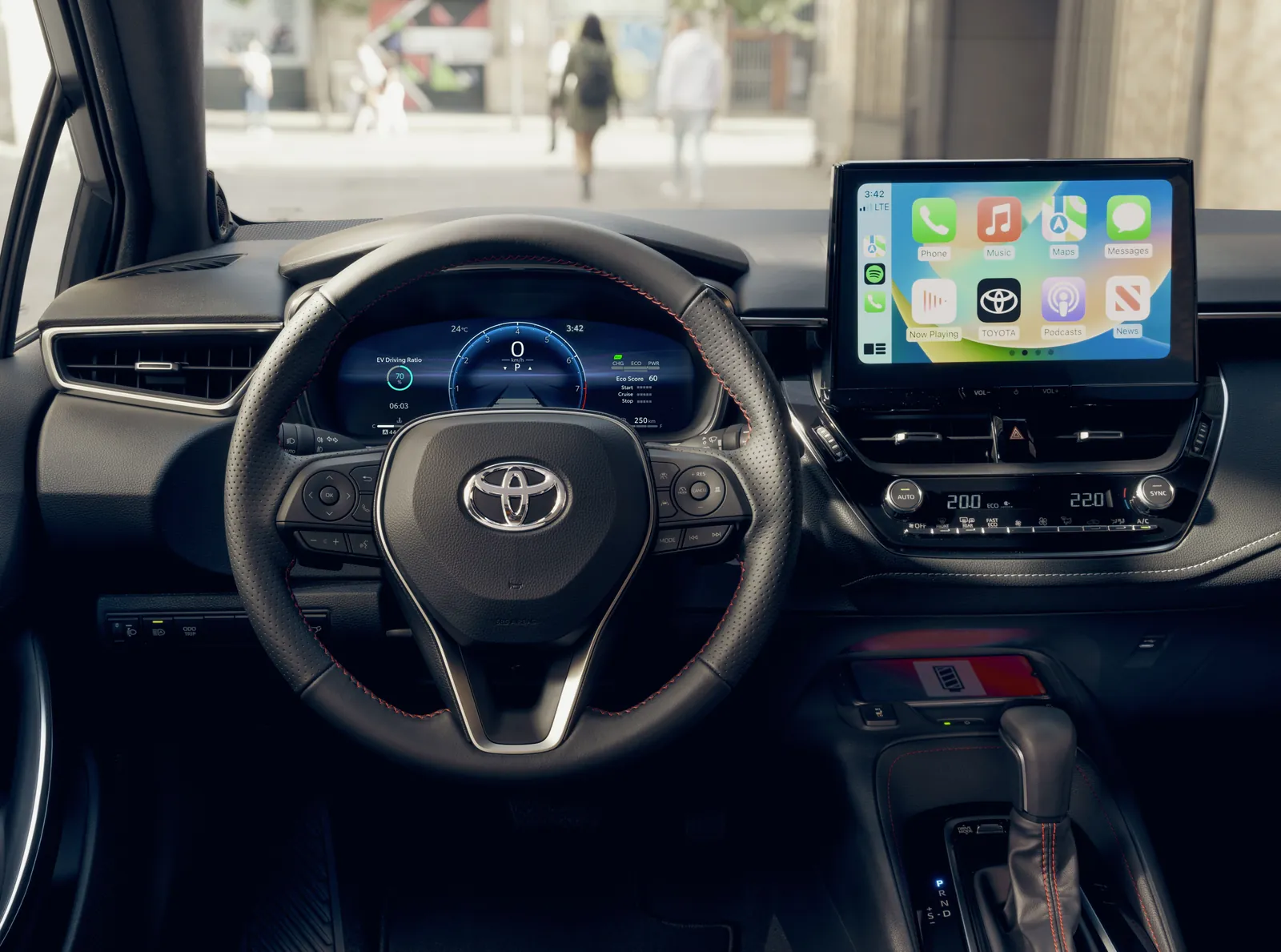 Interior del Toyota Corolla 2026 con pantalla táctil