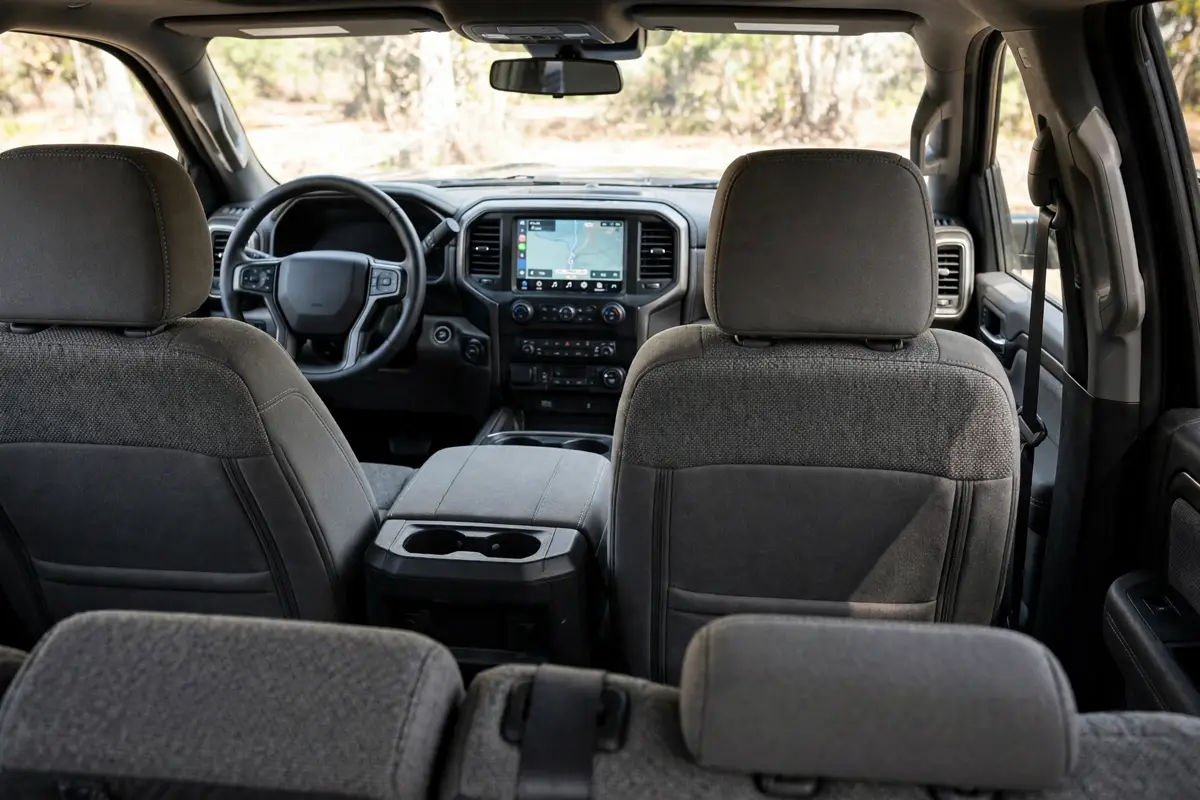 Interior oficial del Toyota Hilux 2.8 Hybrid 48V VXL