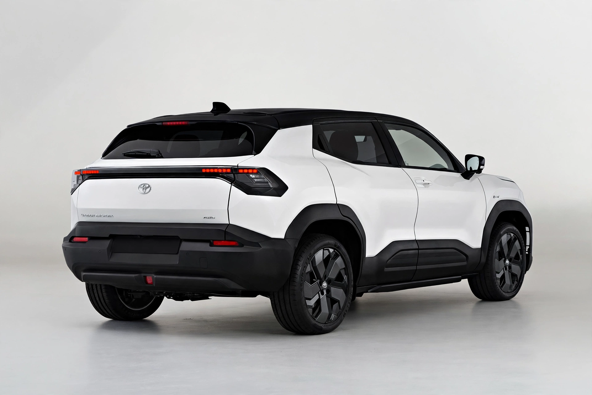 Toyota Urban Cruiser 2025, vista lateral del SUV eléctrico
