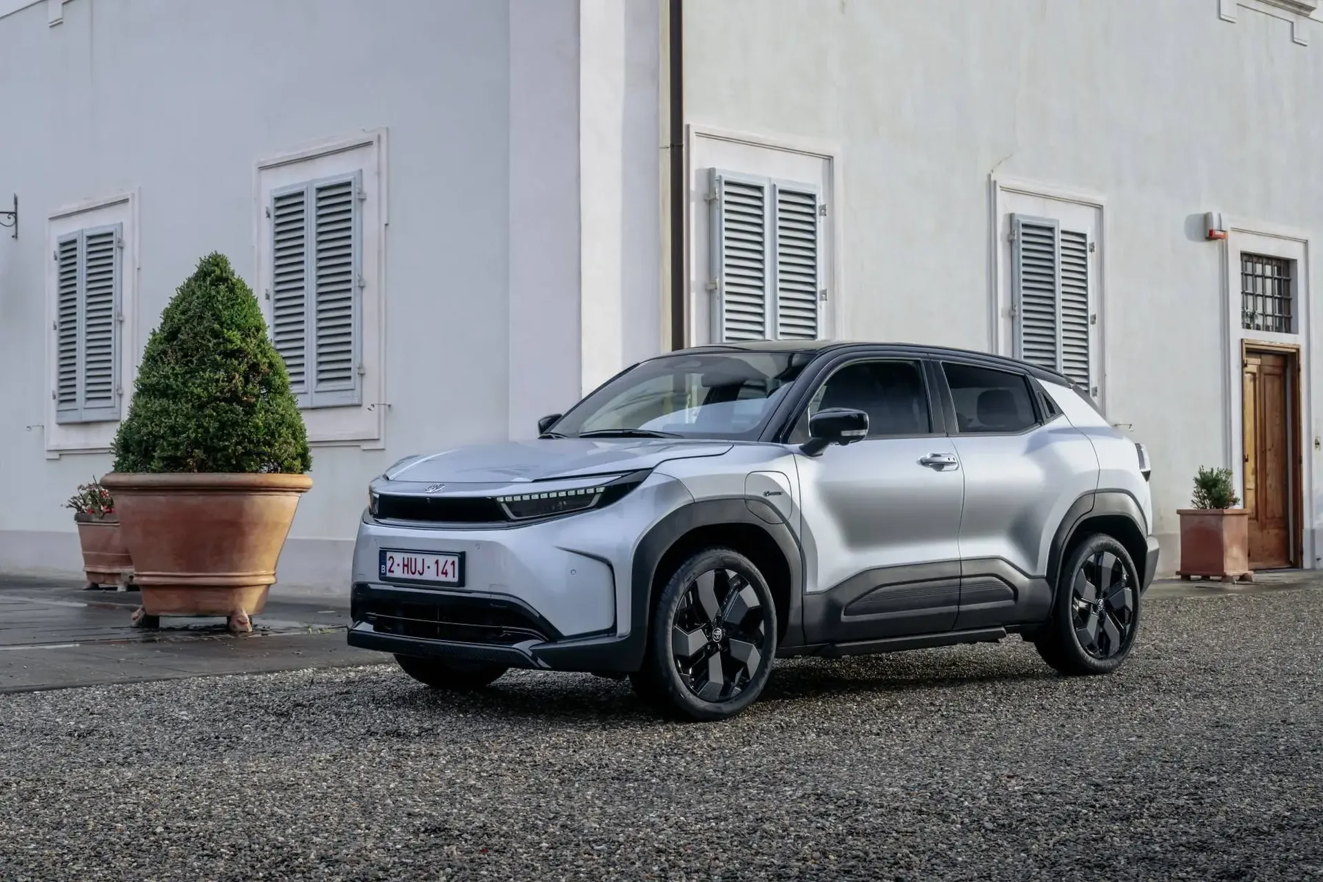 Toyota Urban Cruiser 2026 eléctrico en entorno urbano
