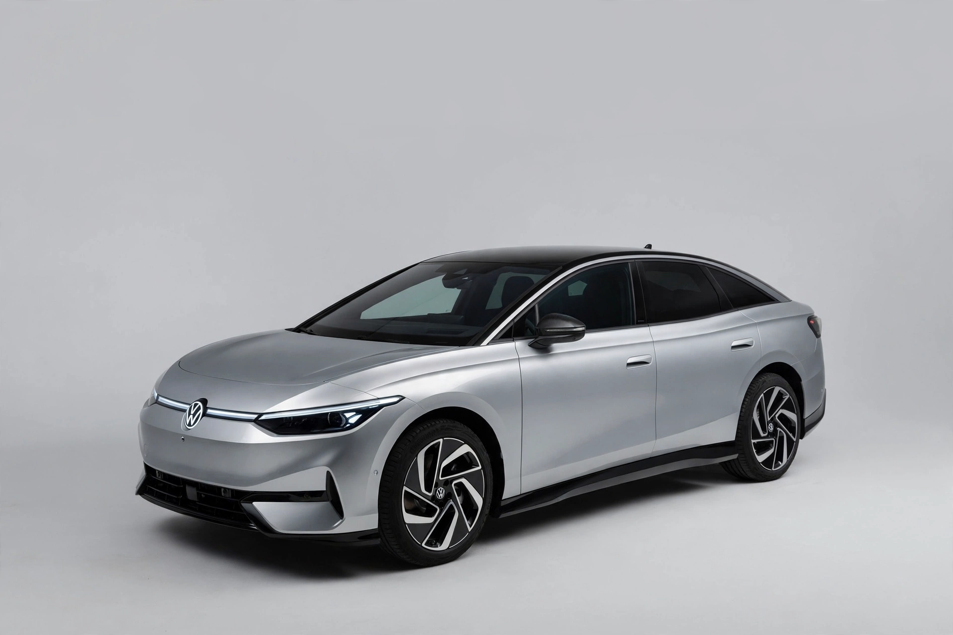 Volkswagen ID.7, vista tres cuartos delantera