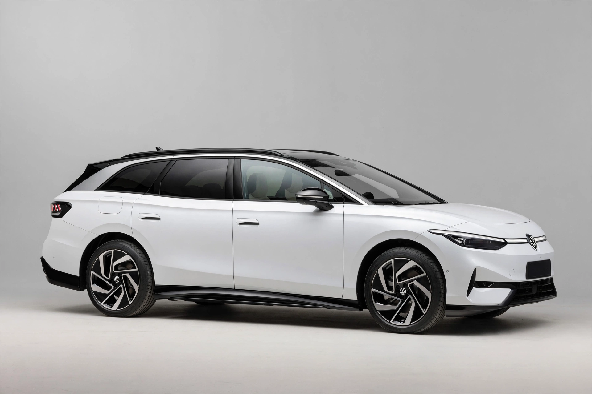 Volkswagen ID.7 Tourer, vista lateral del familiar eléctrico