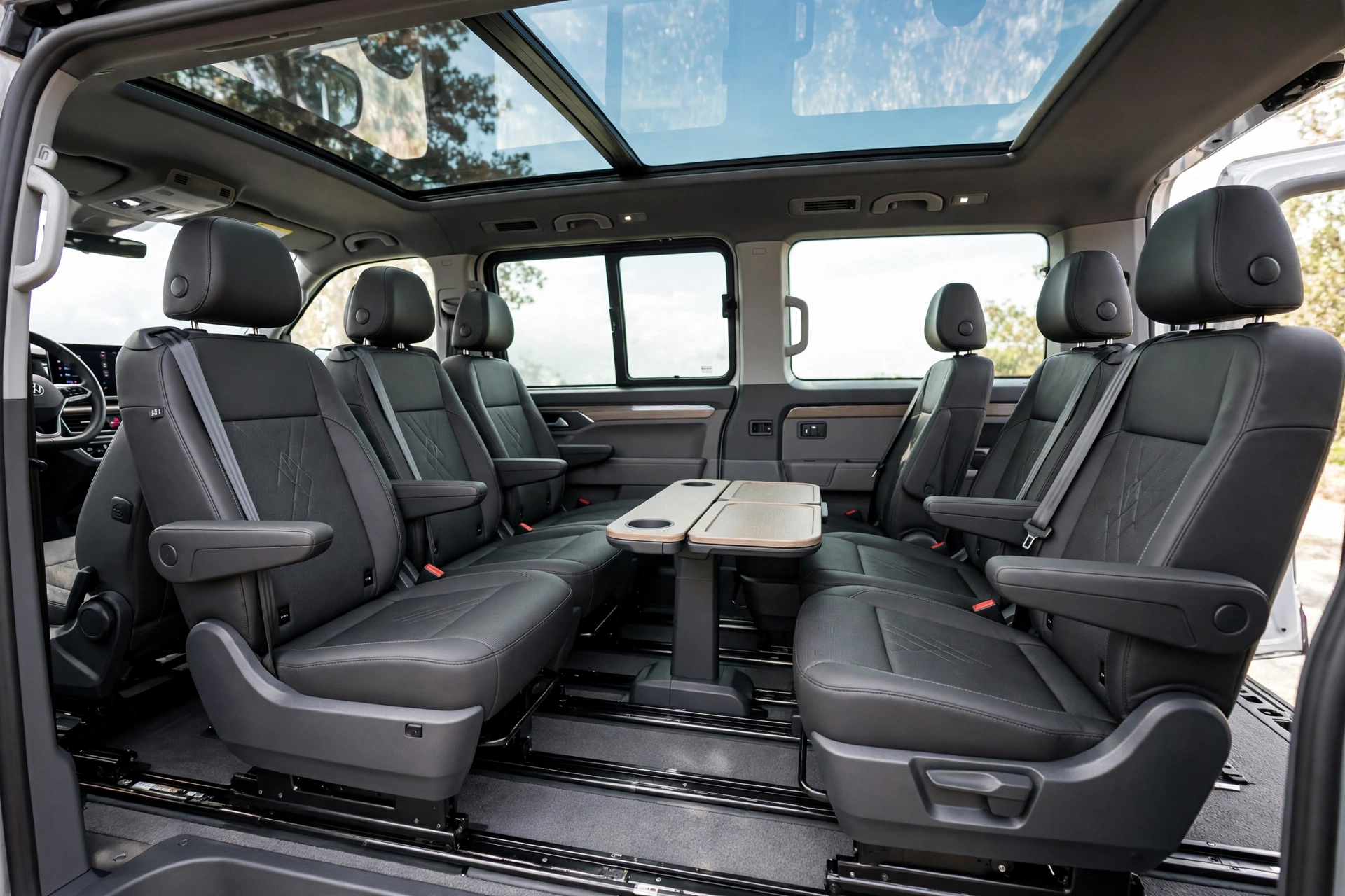 Interior flexible del Volkswagen Multivan T7 con siete asientos