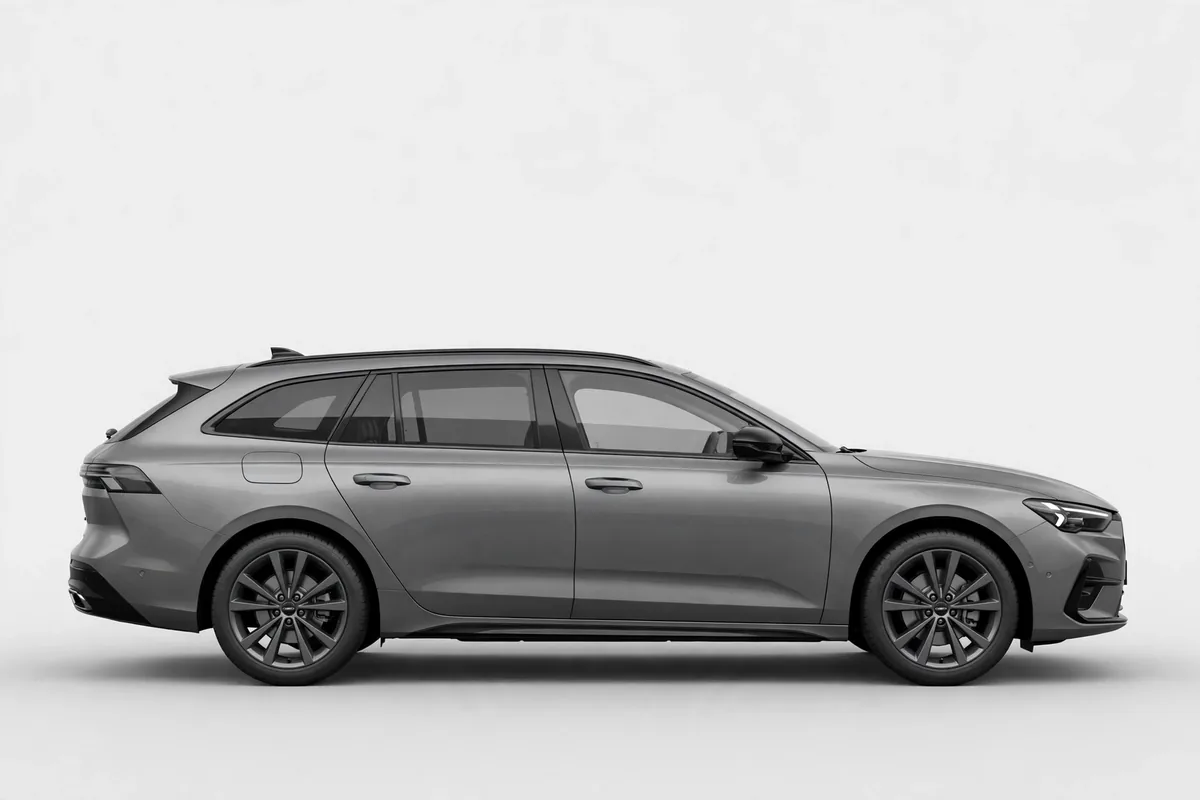 Volkswagen Passat Variant gris, vista lateral en estudio