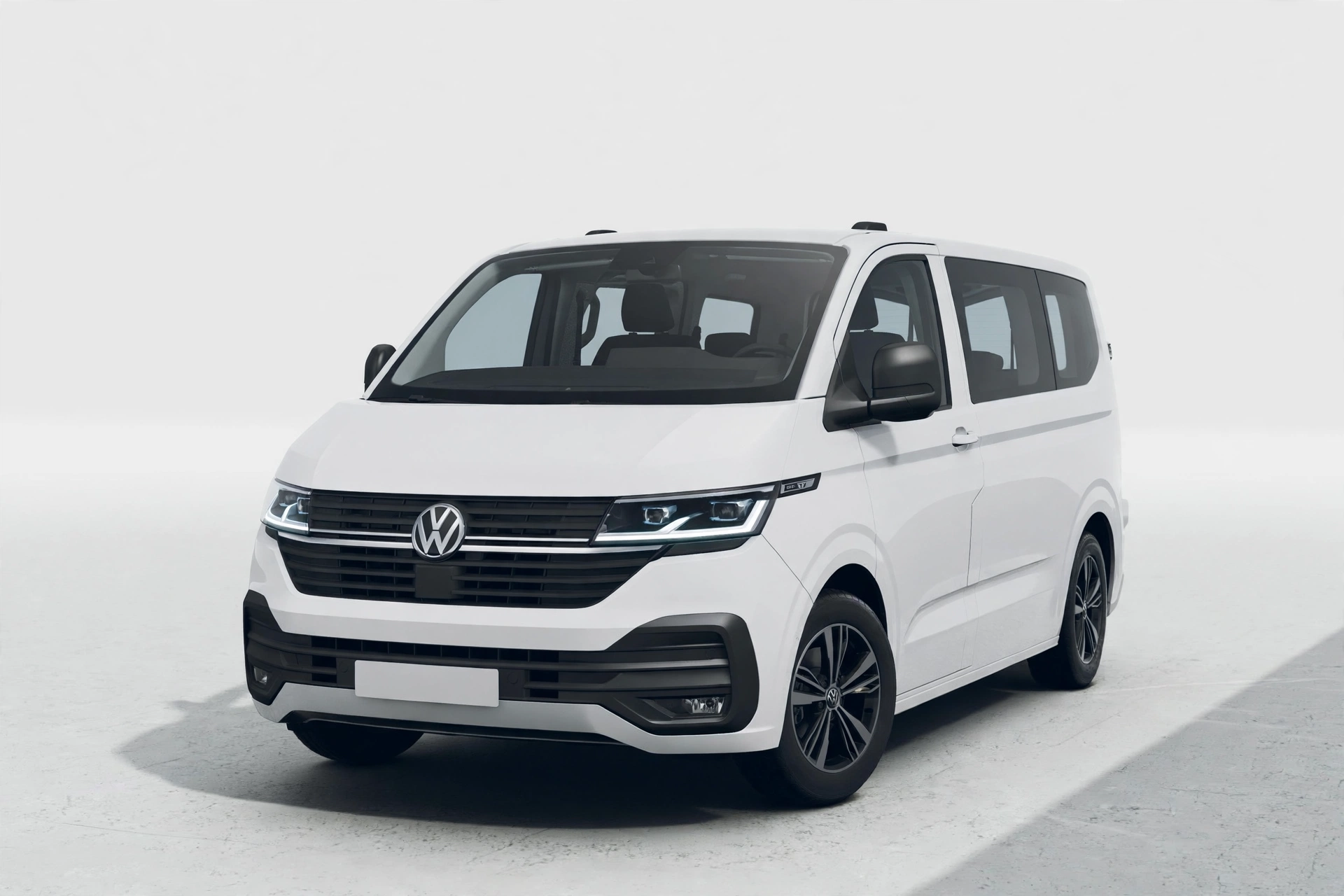 Volkswagen Transporter T7, vista tres cuartos delantera
