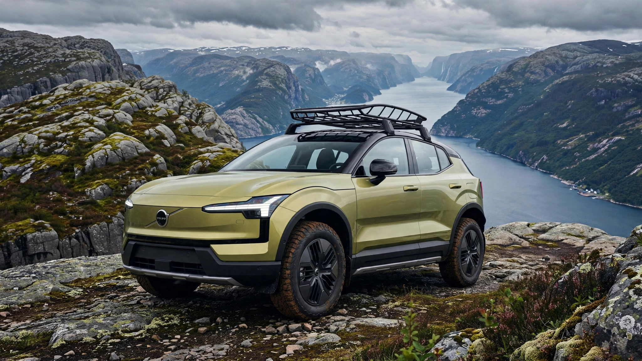 Volvo EX30 Cross Country en mirador de fiordo noruego