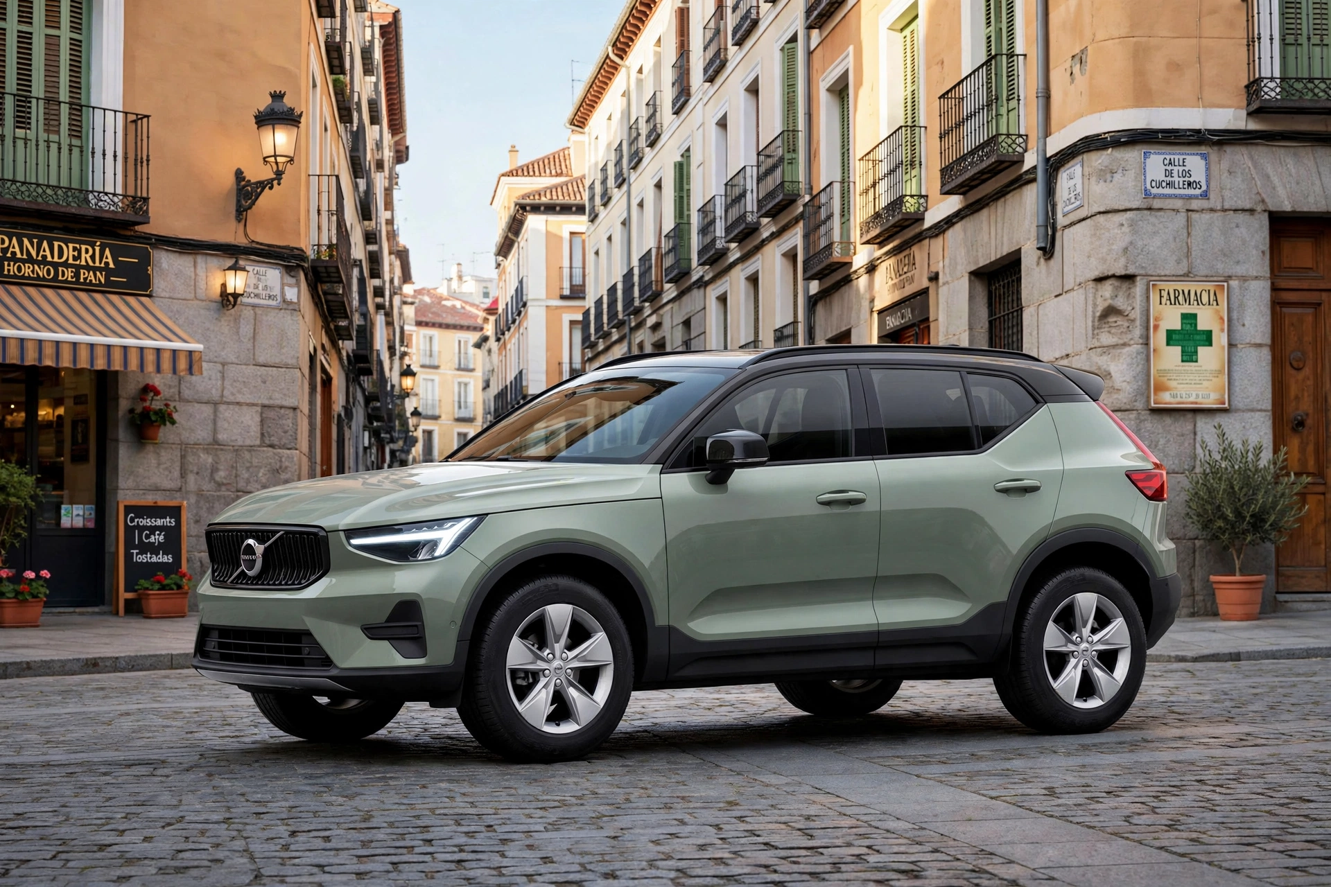 Volvo XC40 en calle del Madrid antiguo