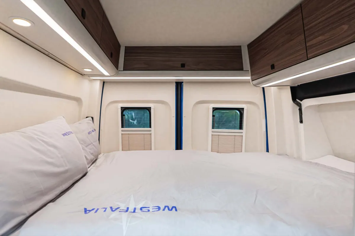 Westfalia Sven Hedin 2026, cama trasera con sistema Pop-Out