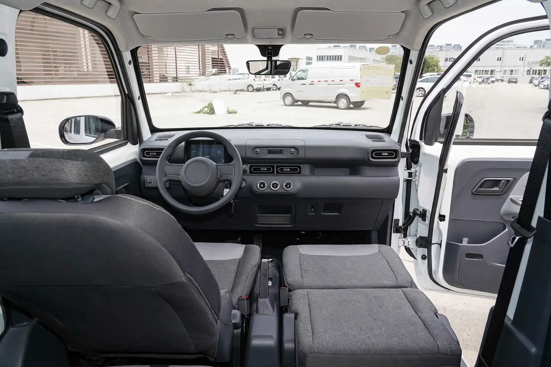 Interior del Wuling Zhiguang EV con asientos abatibles