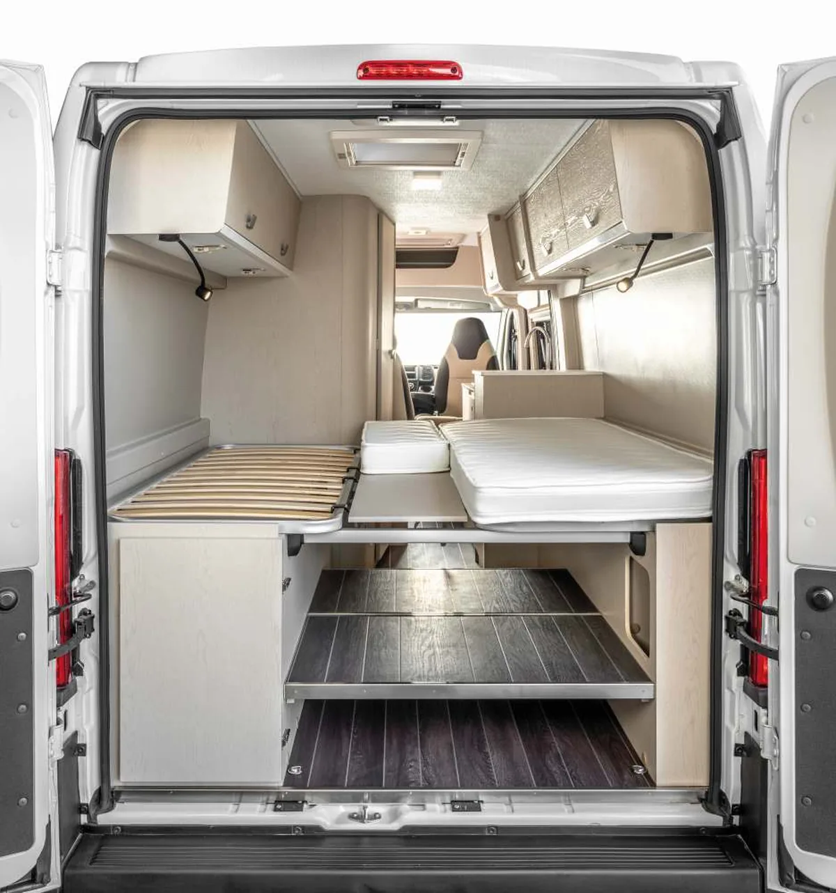 Interior del XGO X Van 104, salón con portón panorámico