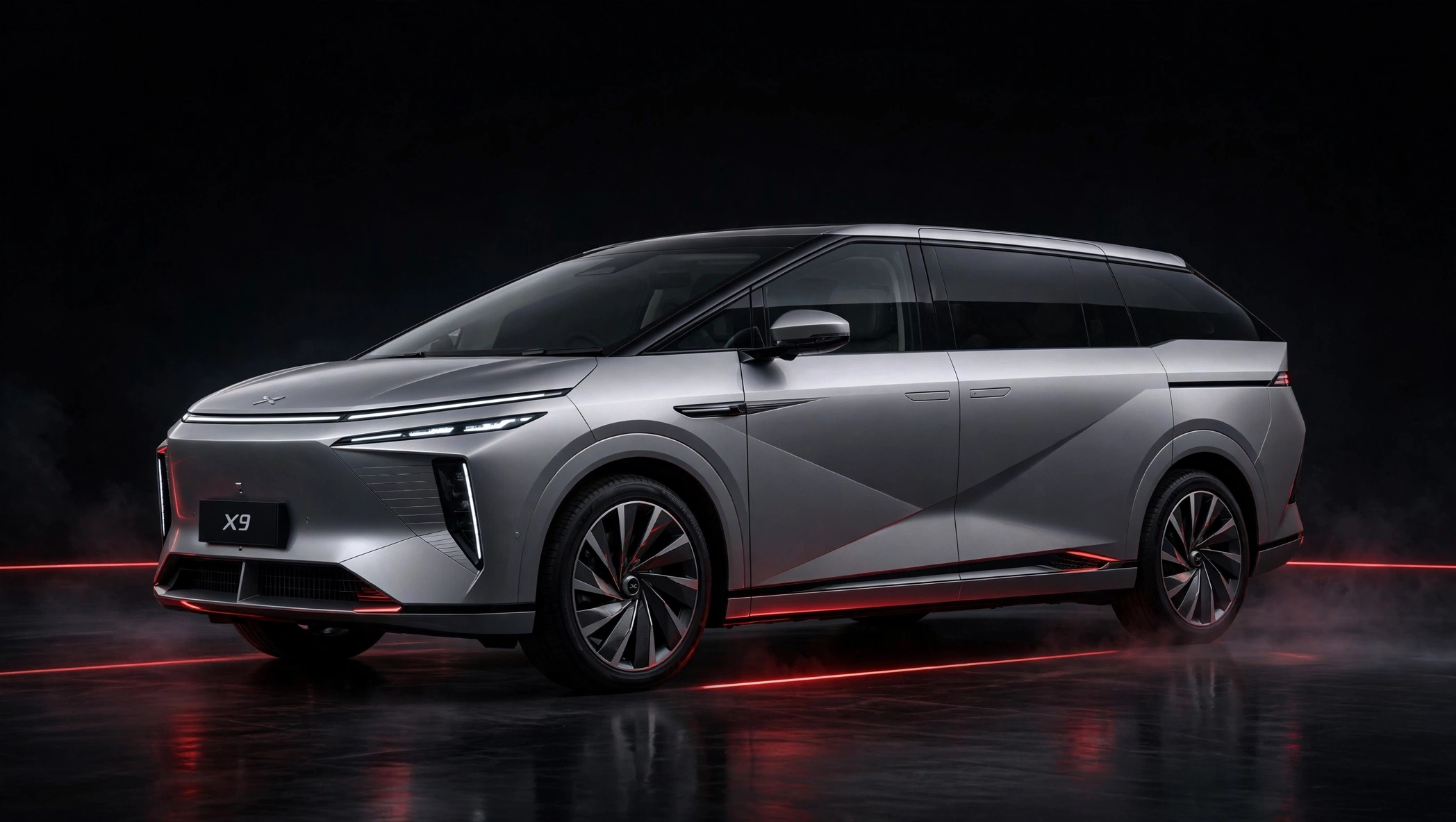 XPeng X9 monovolumen eléctrico plateado en estudio, vista tres cuartos delantera